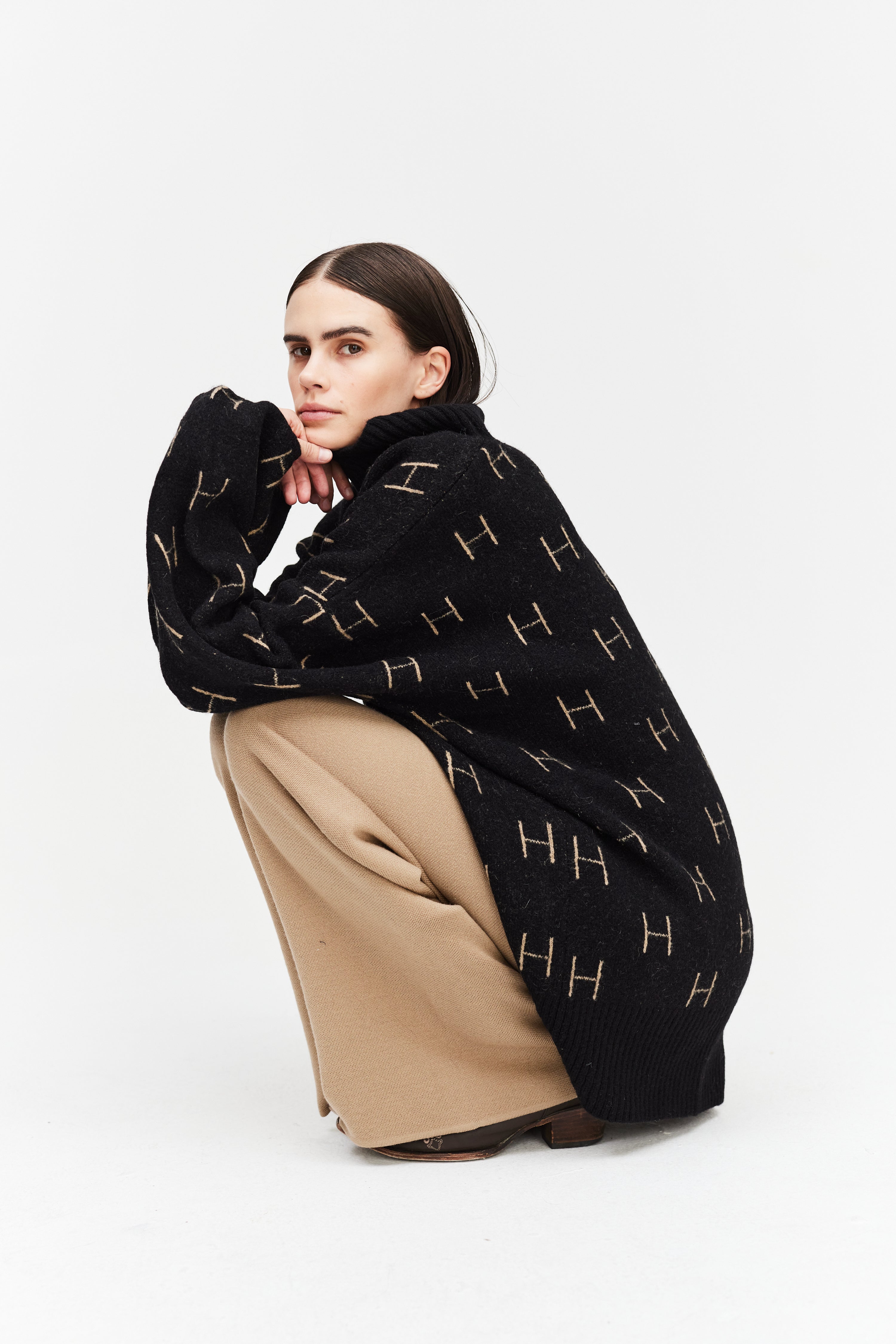 FAM Sweater Long in Black Pull Hést