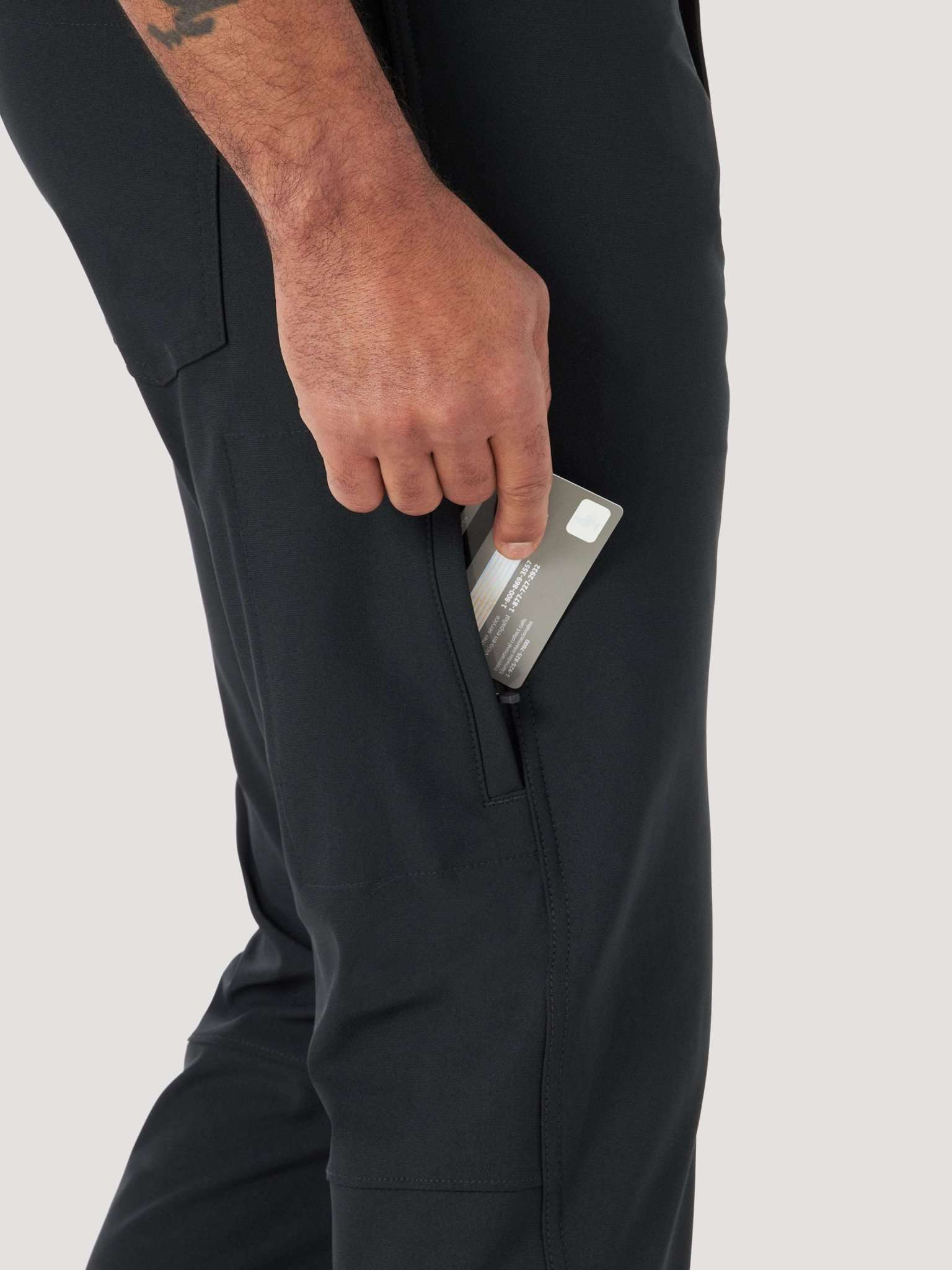 FWDS 5 Pocket Pantalon en noir Wrangler