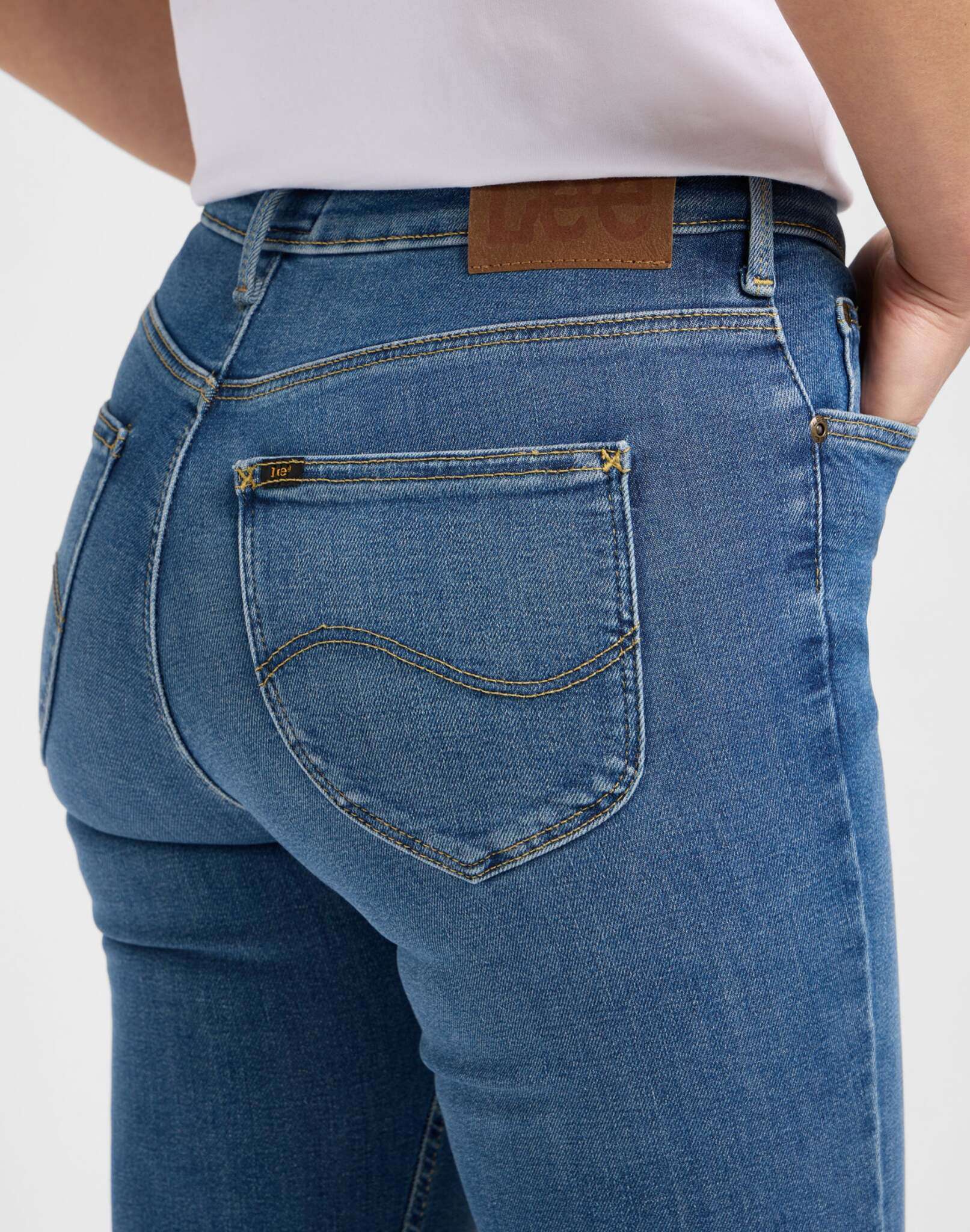 Foreverfit en jeans météoriques Lee