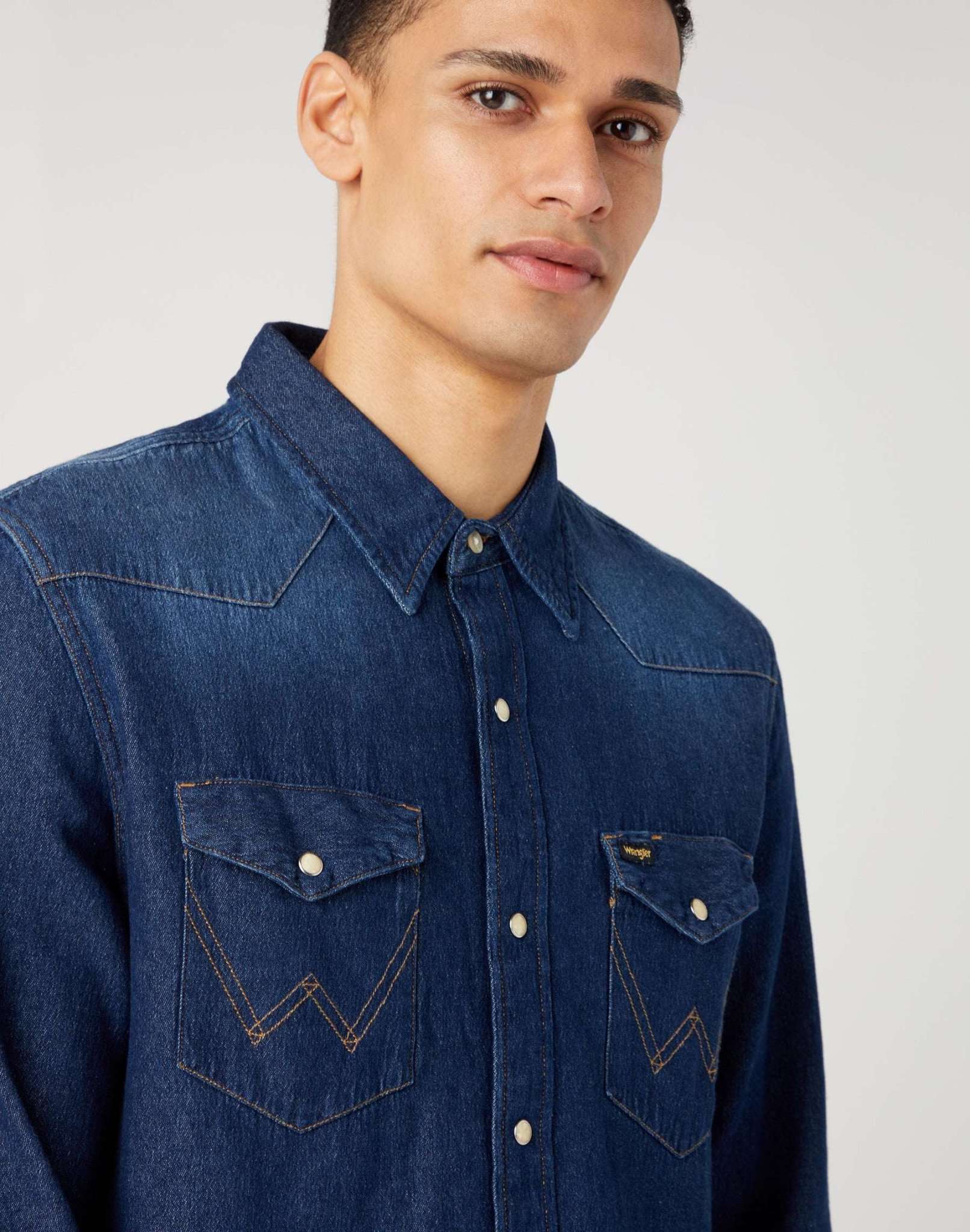 27MW Icon Shirt in Dark Stone Chemises Wrangler
