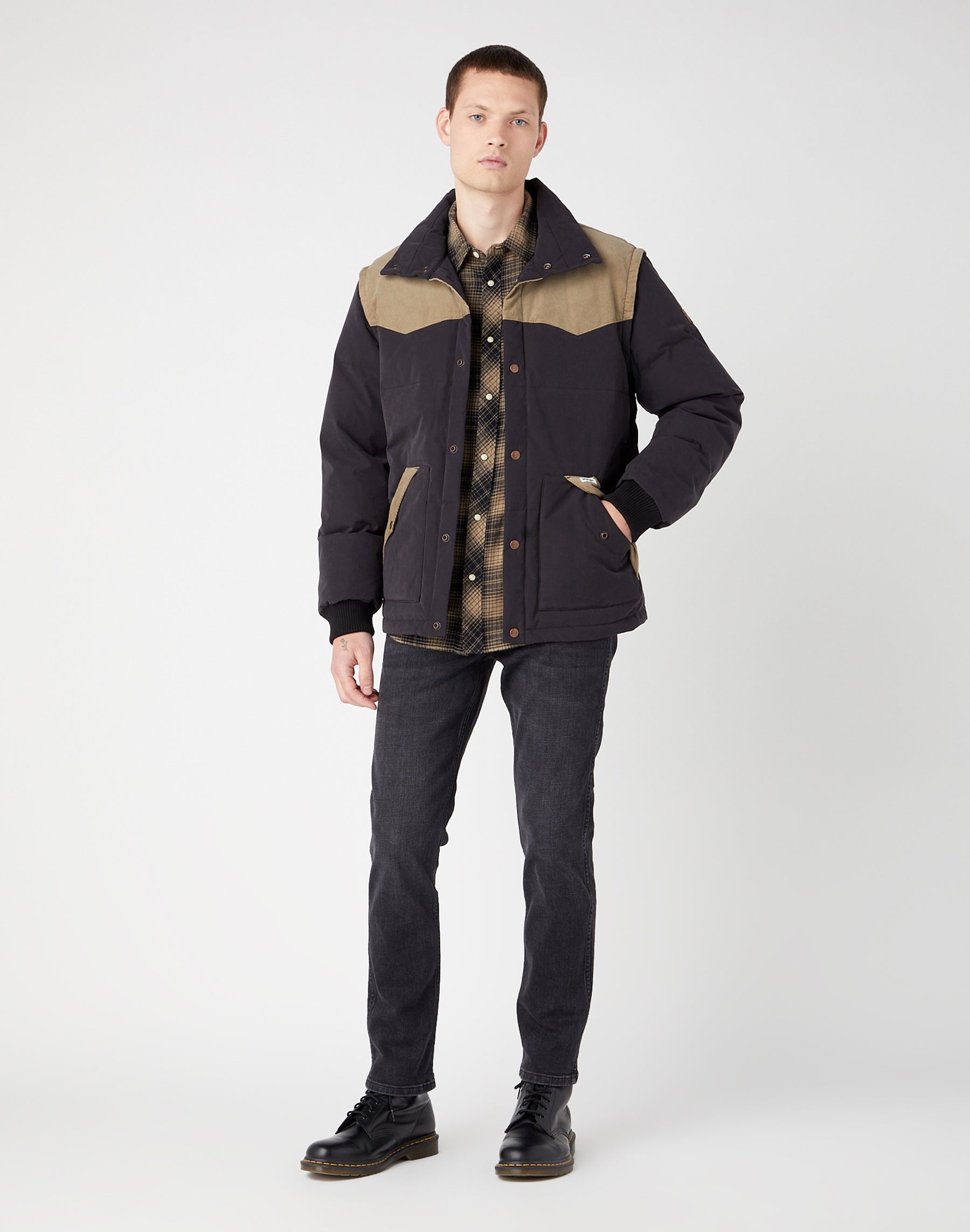 Detachable Sleeve Jacket in Black Vestes Wrangler