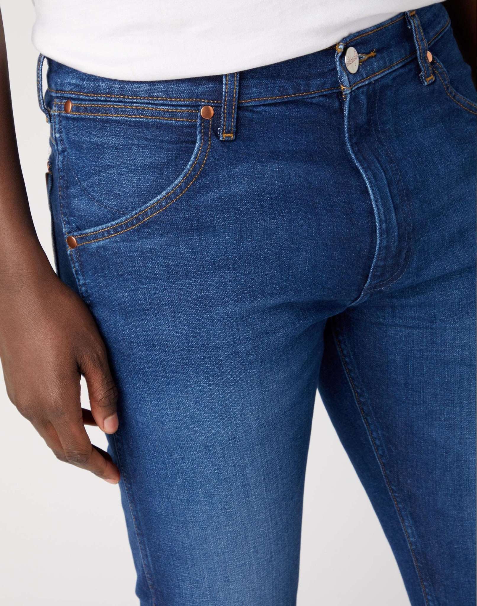 11MWZ en jeans Wrangler Far Away