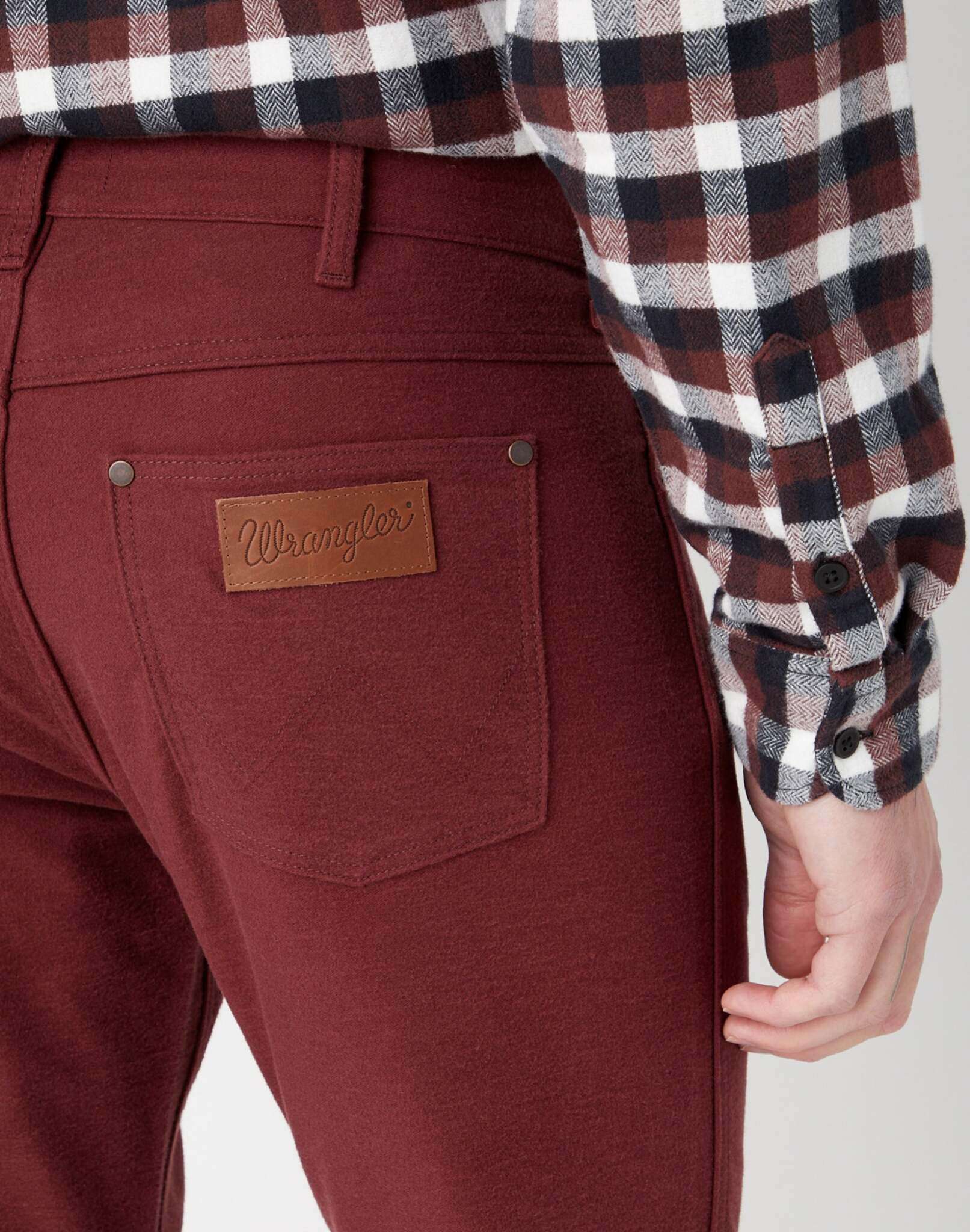 Greensboro Low Stretch in Dahlia Pantalon Wrangler