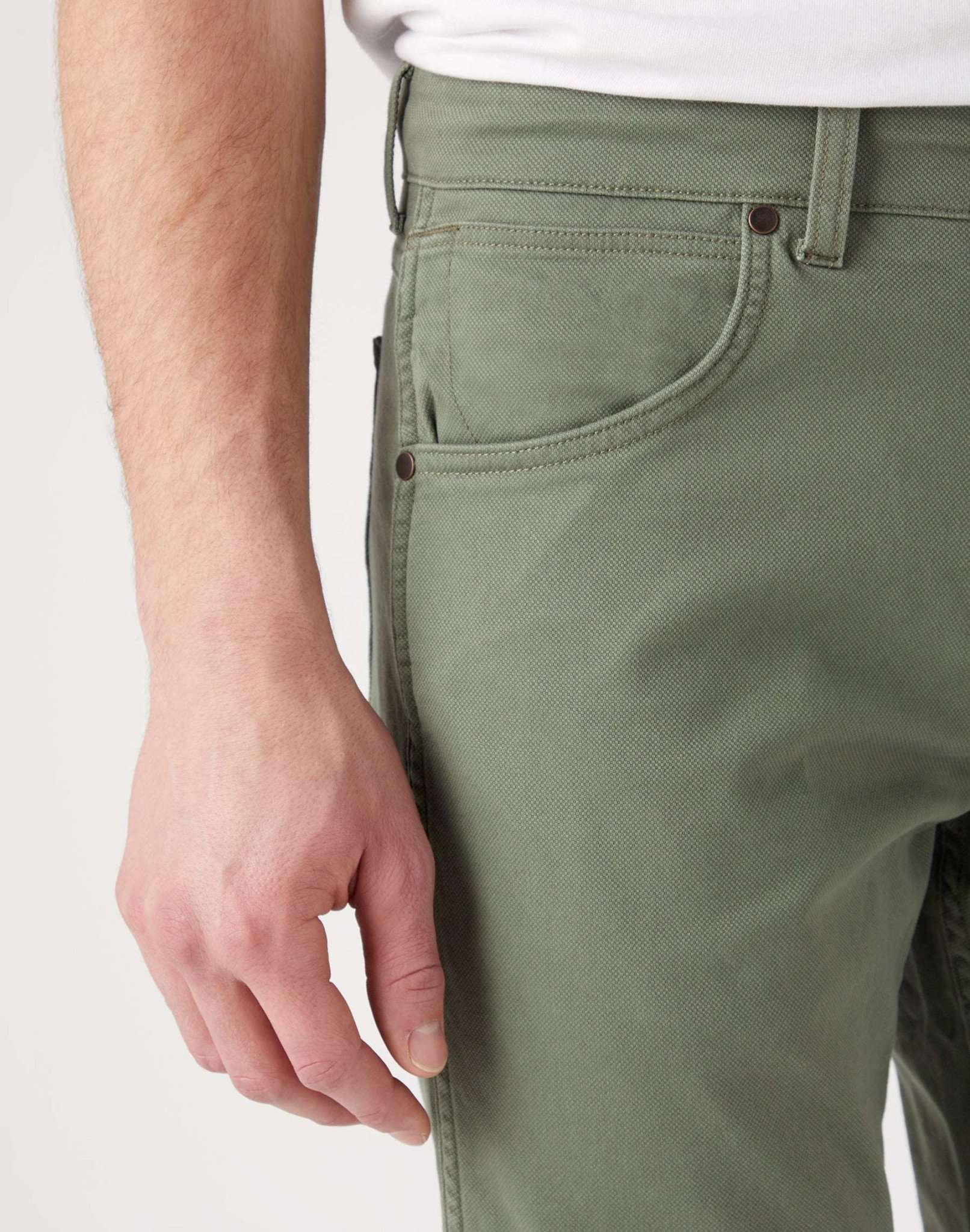 Greensboro in Dusty Olive Pantalon Wrangler