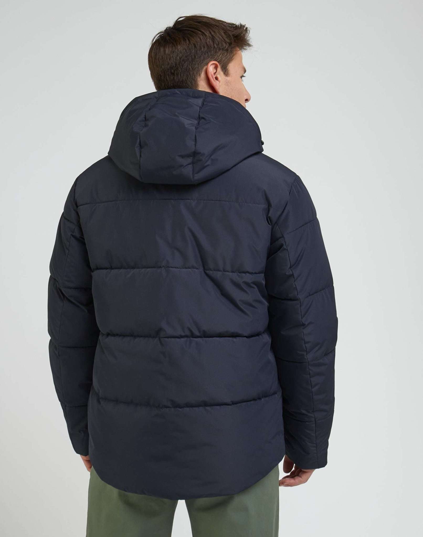 Puffer Jacket in Black Vestes Lee