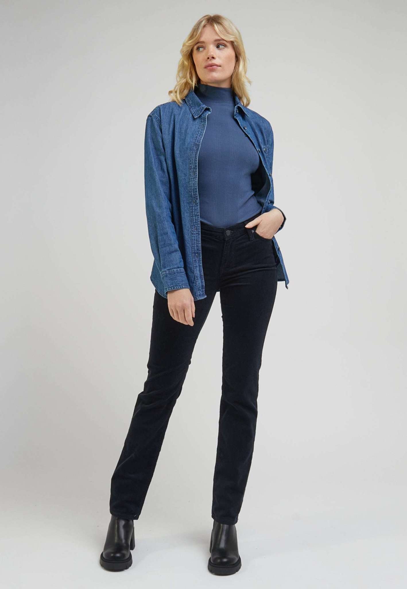 Marion Straight in Black Pantalon Lee