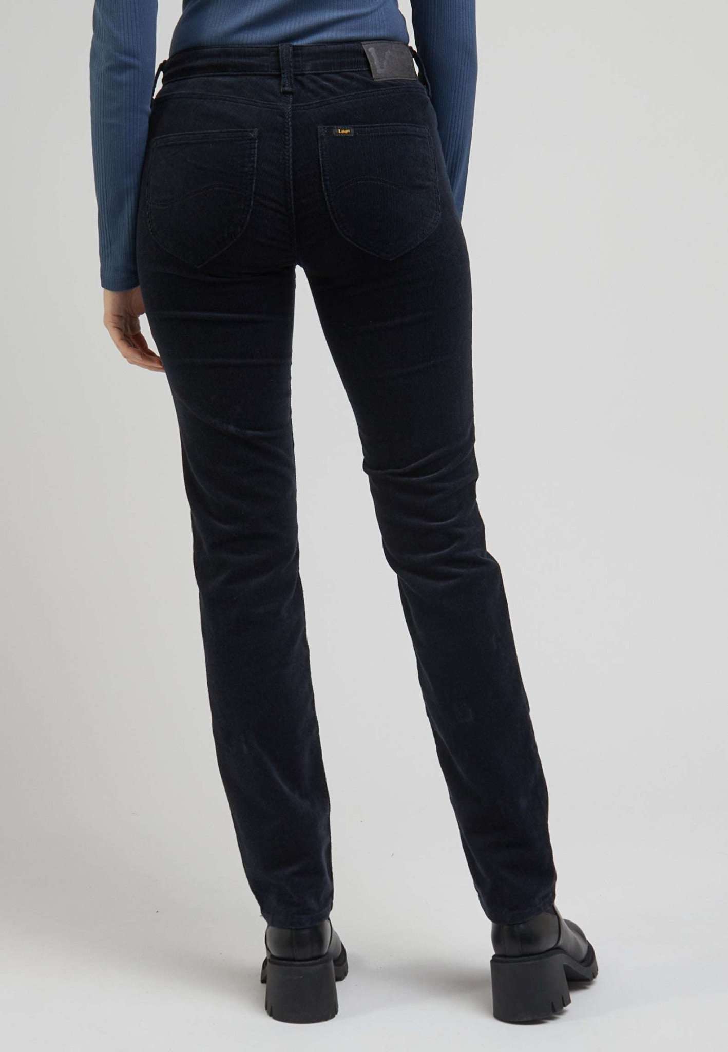 Marion Straight in Black Pantalon Lee