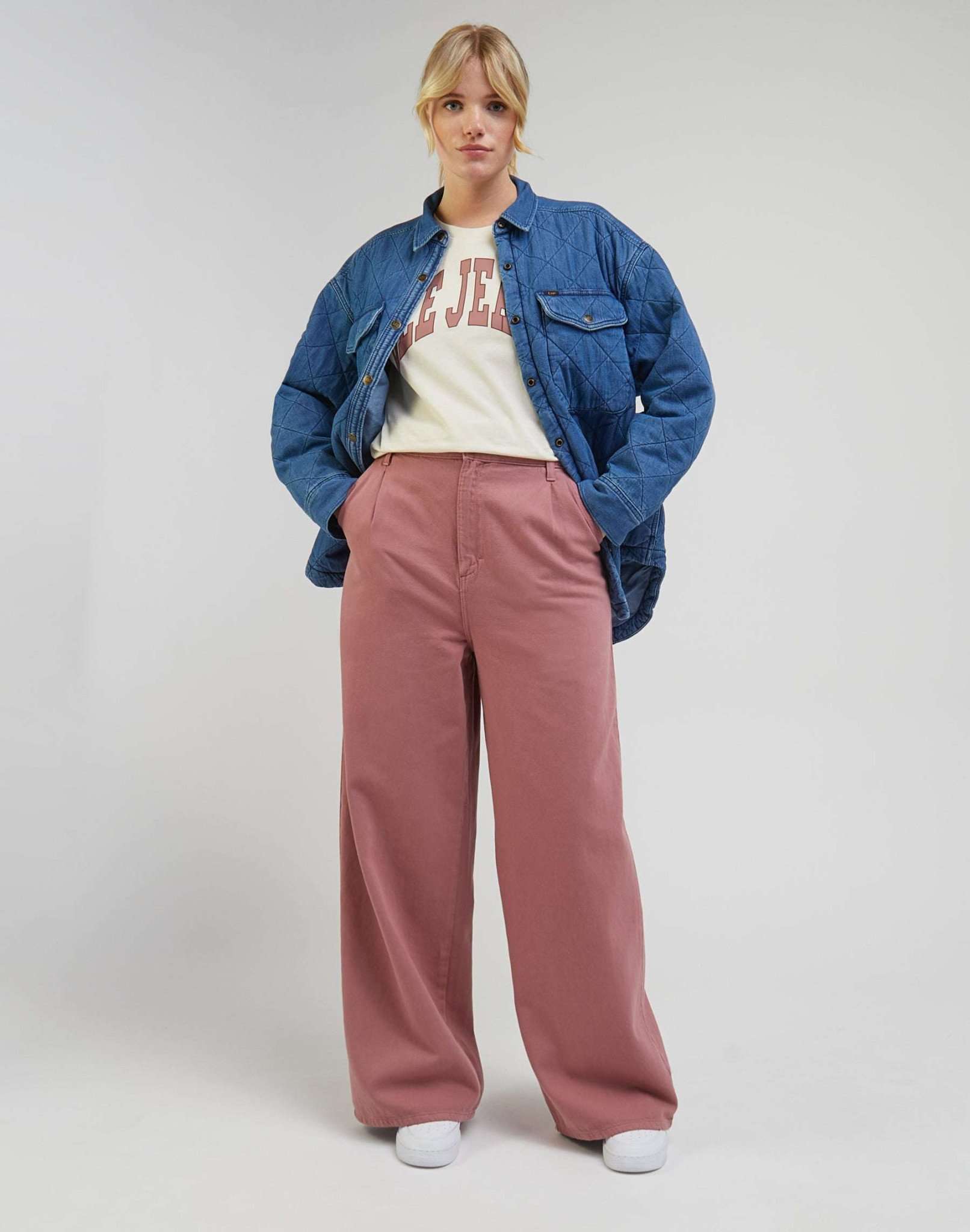 Relaxed Chino in Dark Mauve Pantalon Lee