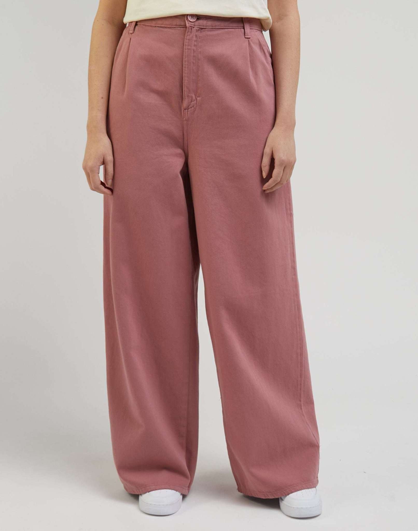 Relaxed Chino in Dark Mauve Pantalon Lee