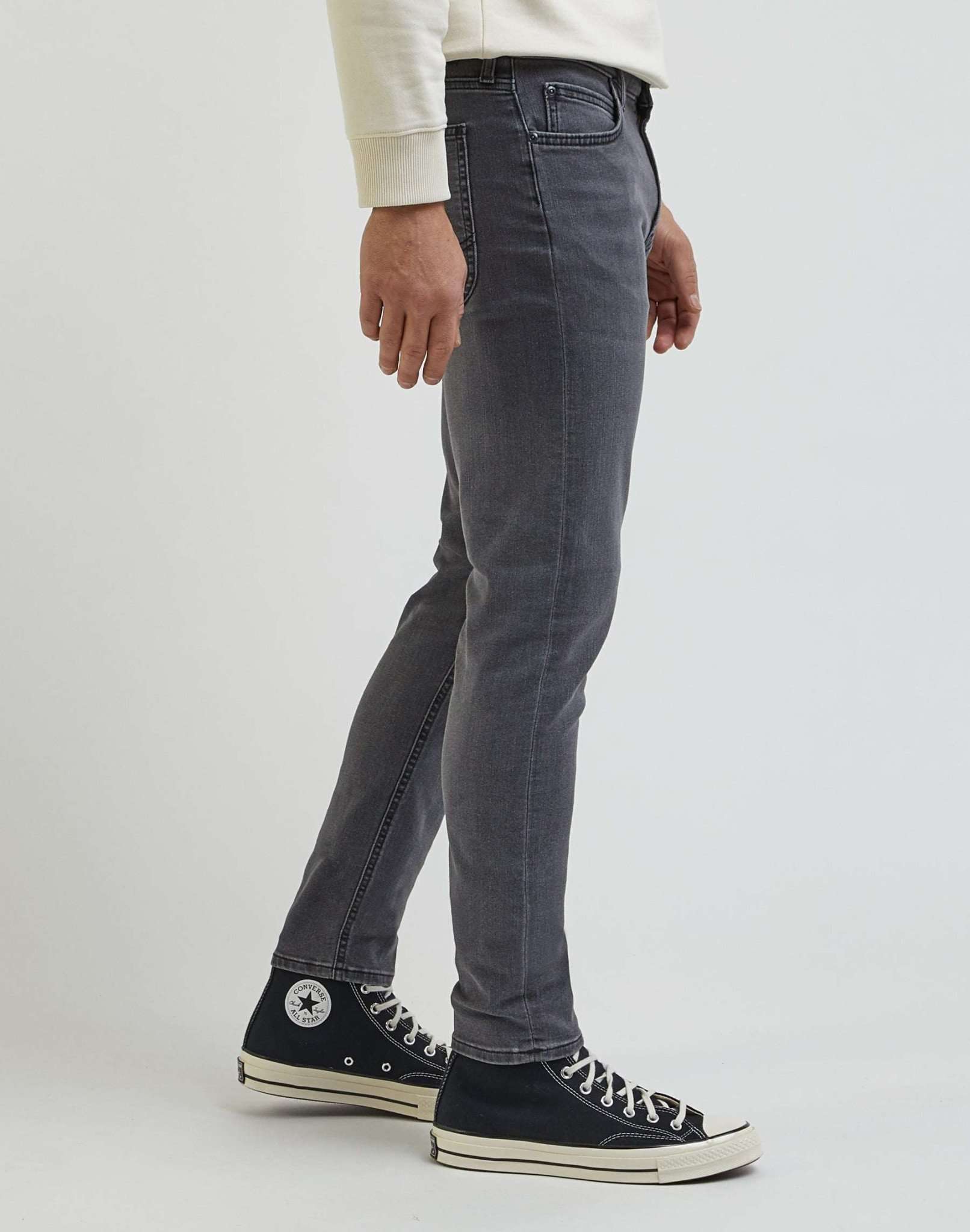 Jeans Malone in Darkness Lee