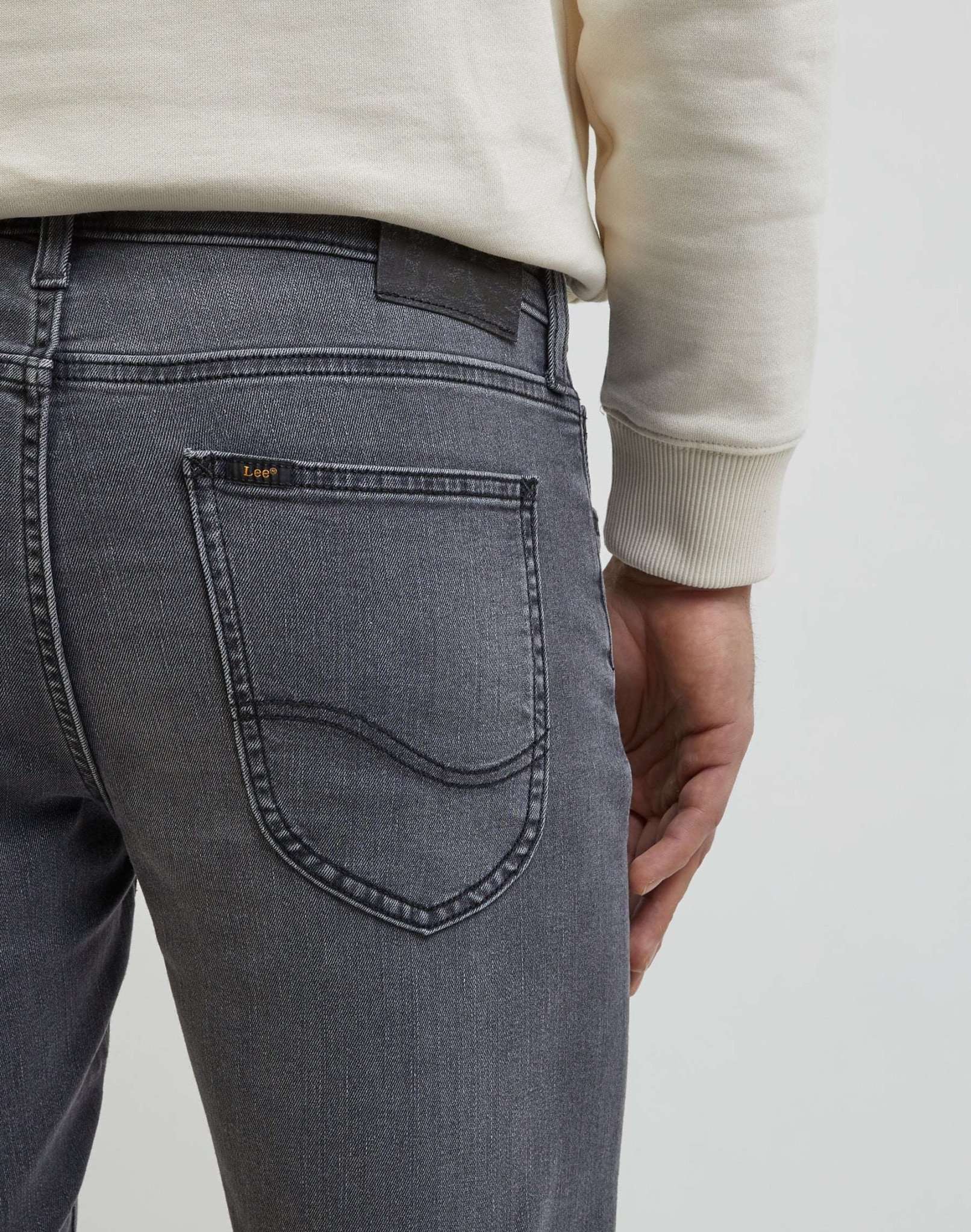 Jeans Malone in Darkness Lee