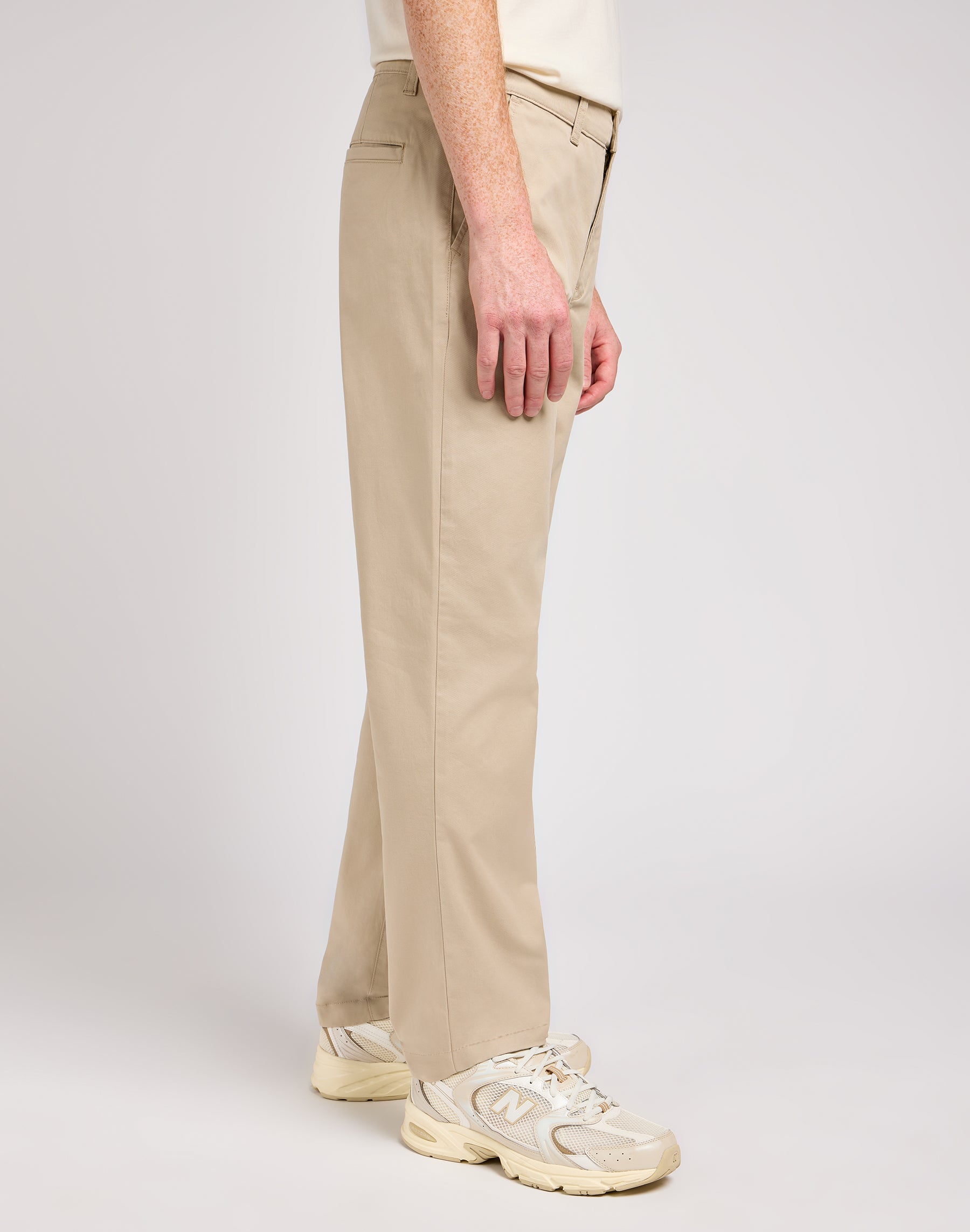 Regular Chino in Stone Pantalon Lee