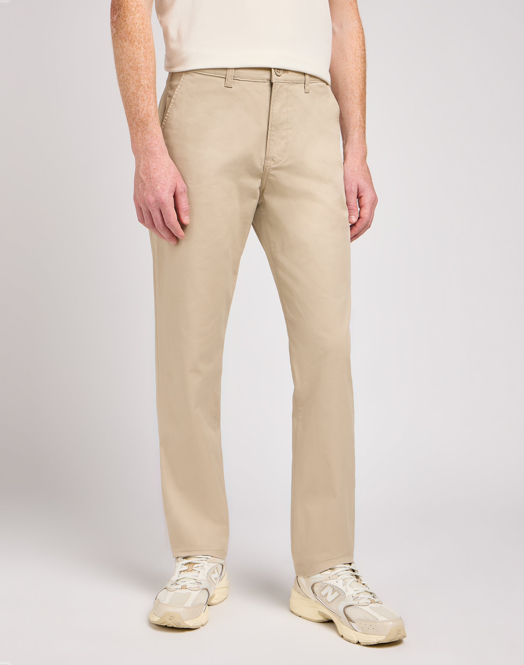 Regular Chino in Stone Pantalon Lee