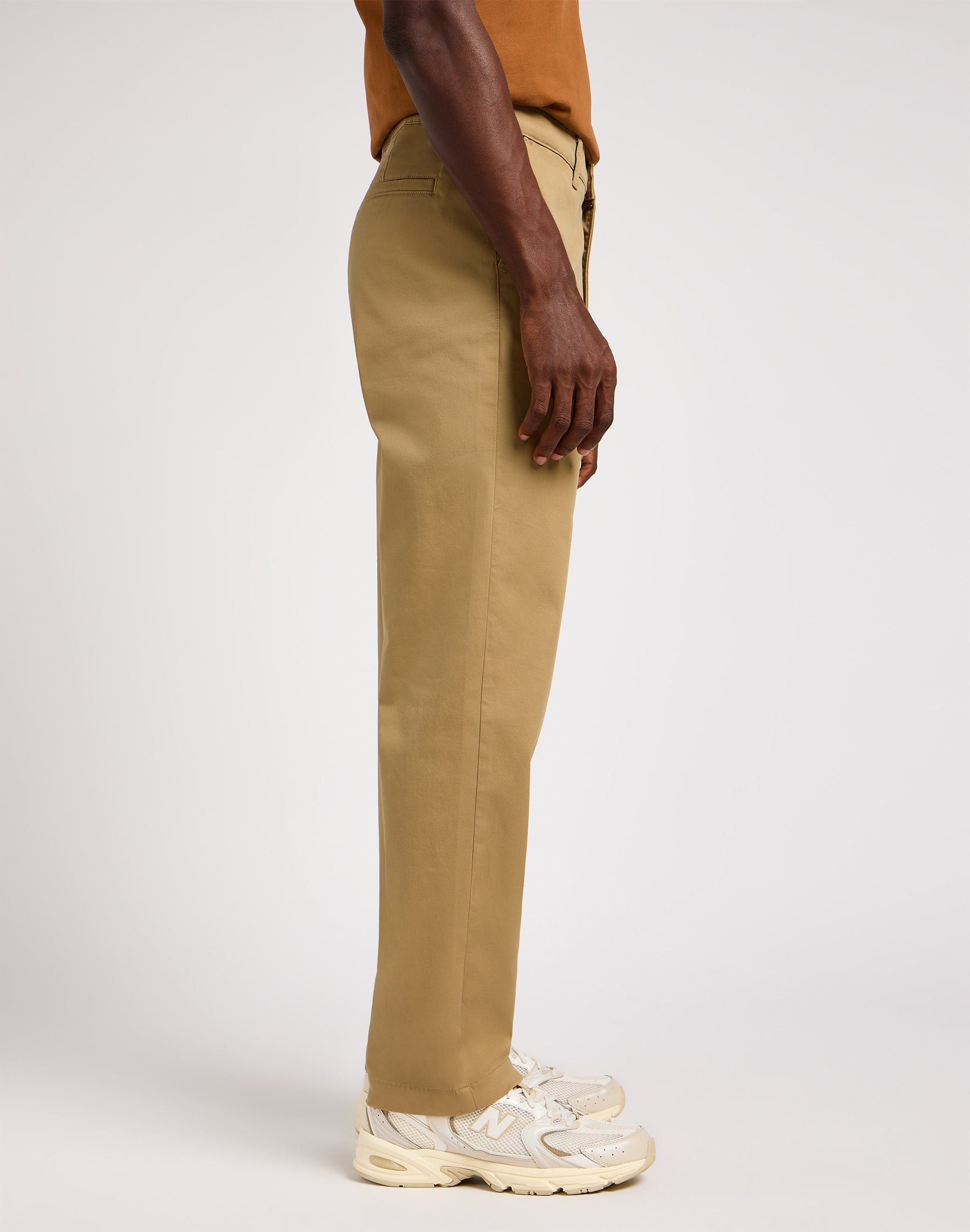 Relaxed Chino Leesures in Clay Pantalon Lee