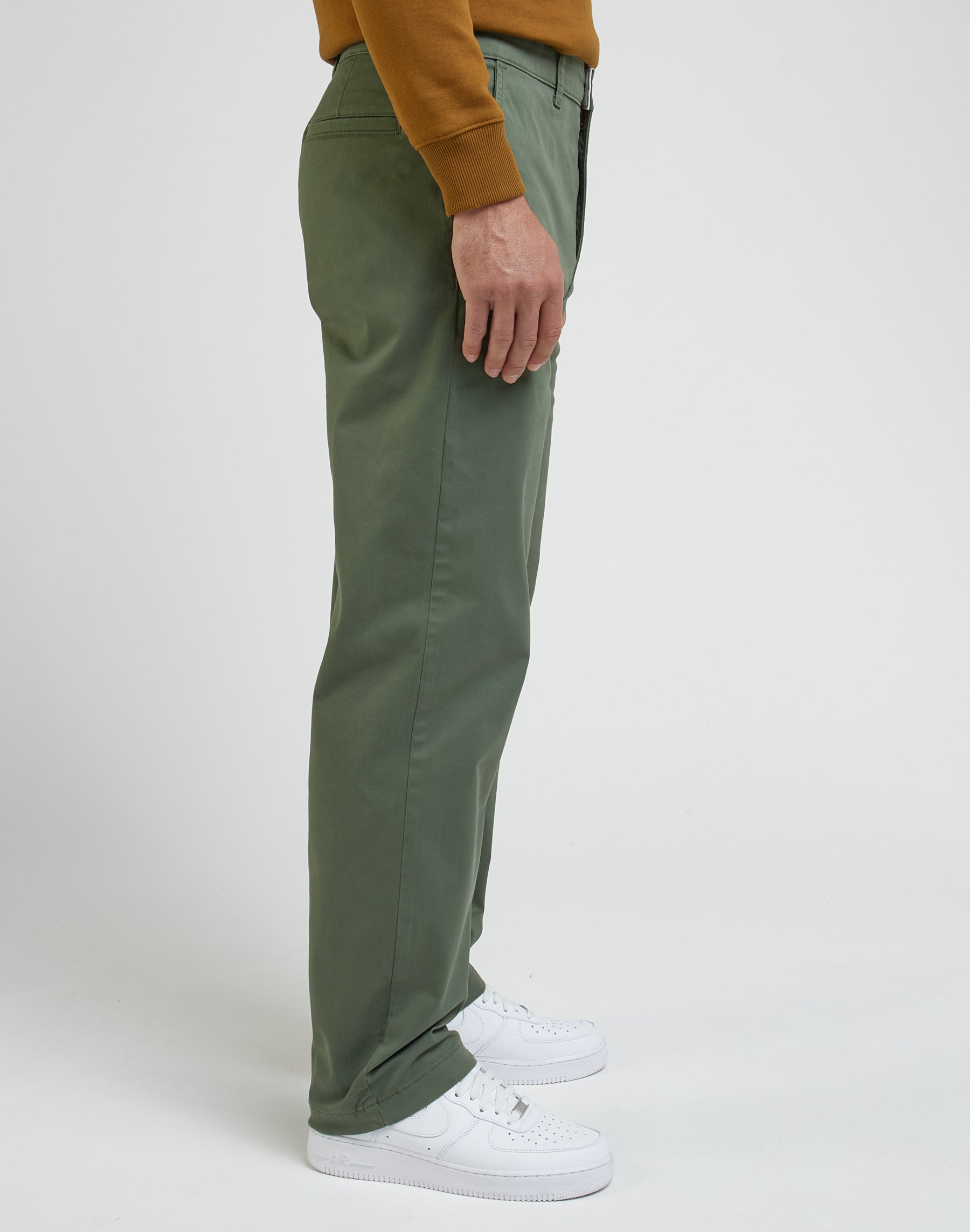 Relaxed Chino Leesures in Olive Grove Pantalon Lee