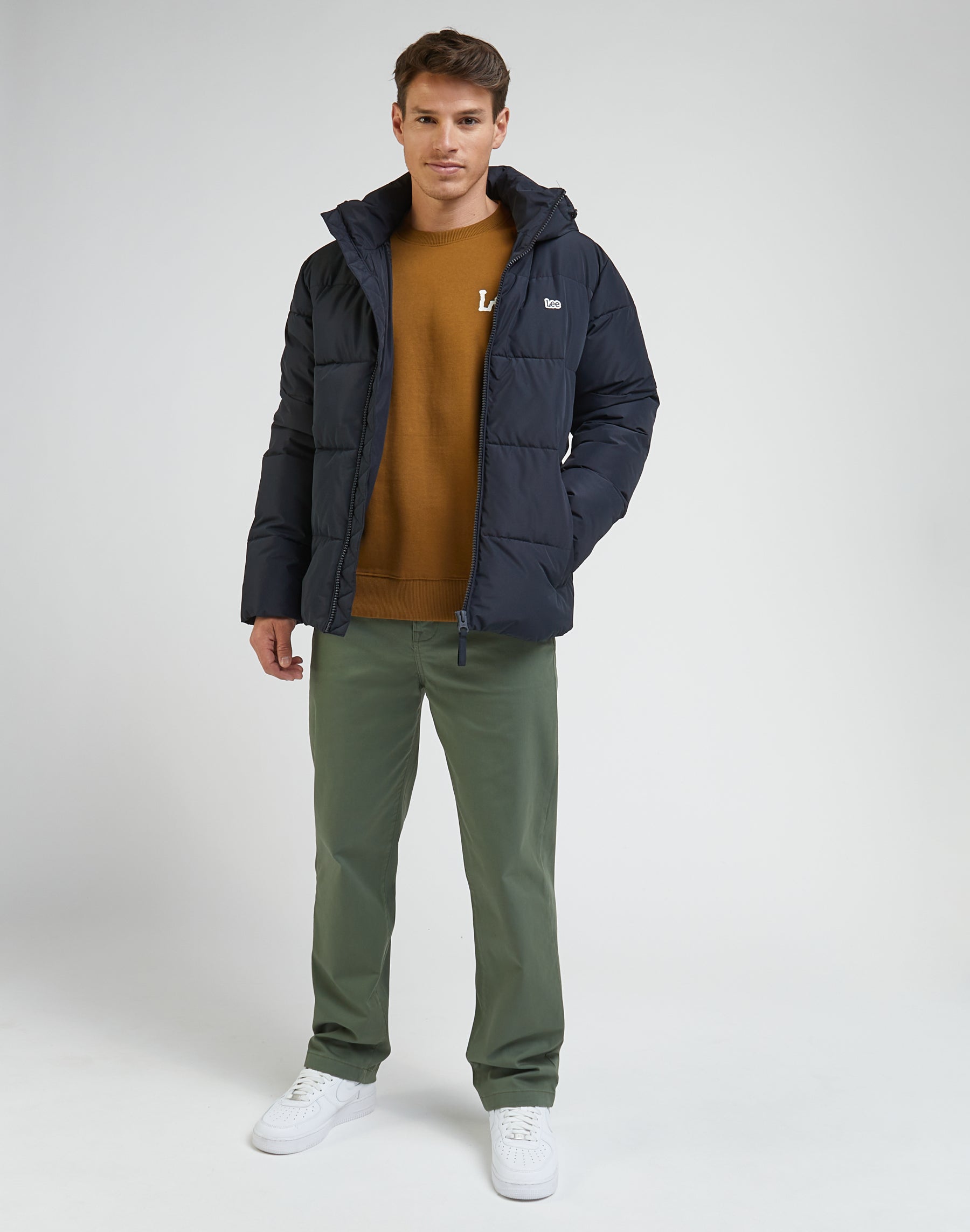 Relaxed Chino Leesures in Olive Grove Pantalon Lee