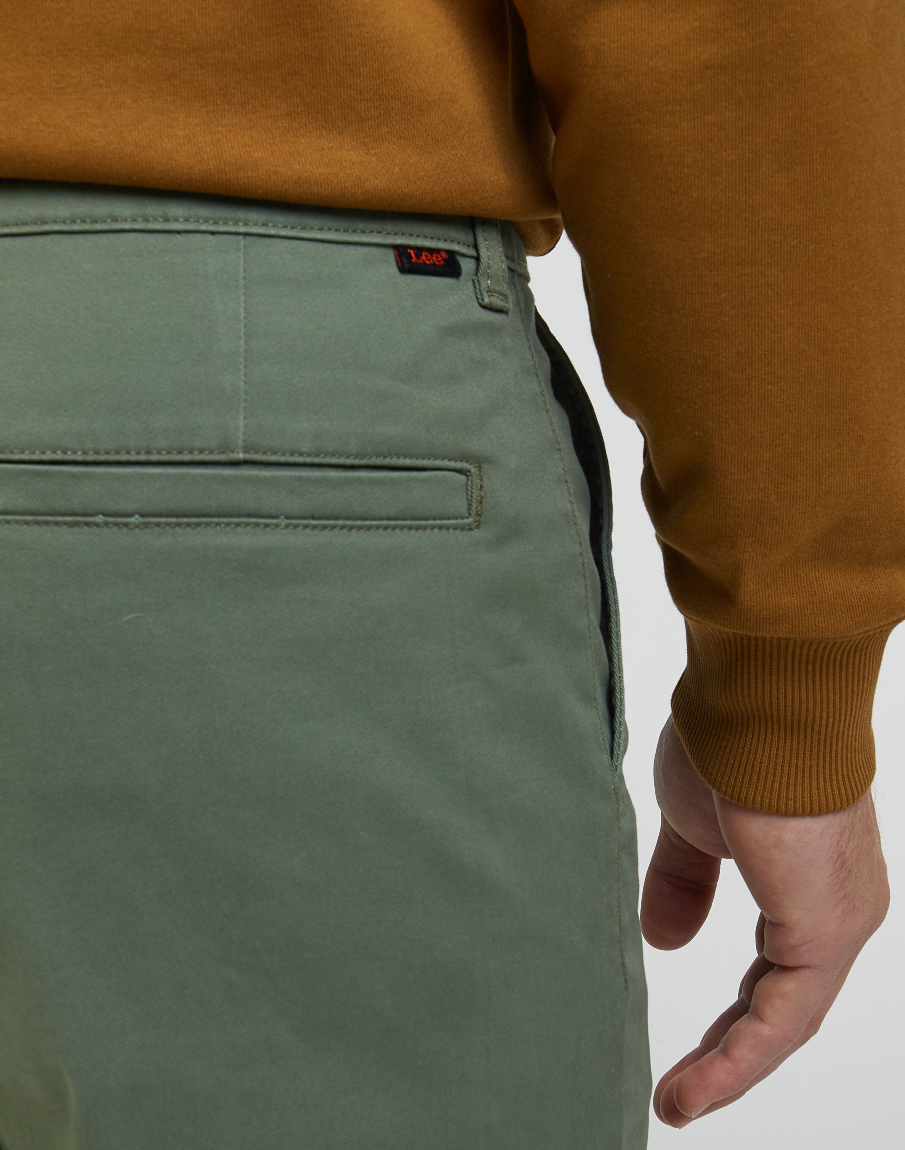 Relaxed Chino Leesures in Olive Grove Pantalon Lee