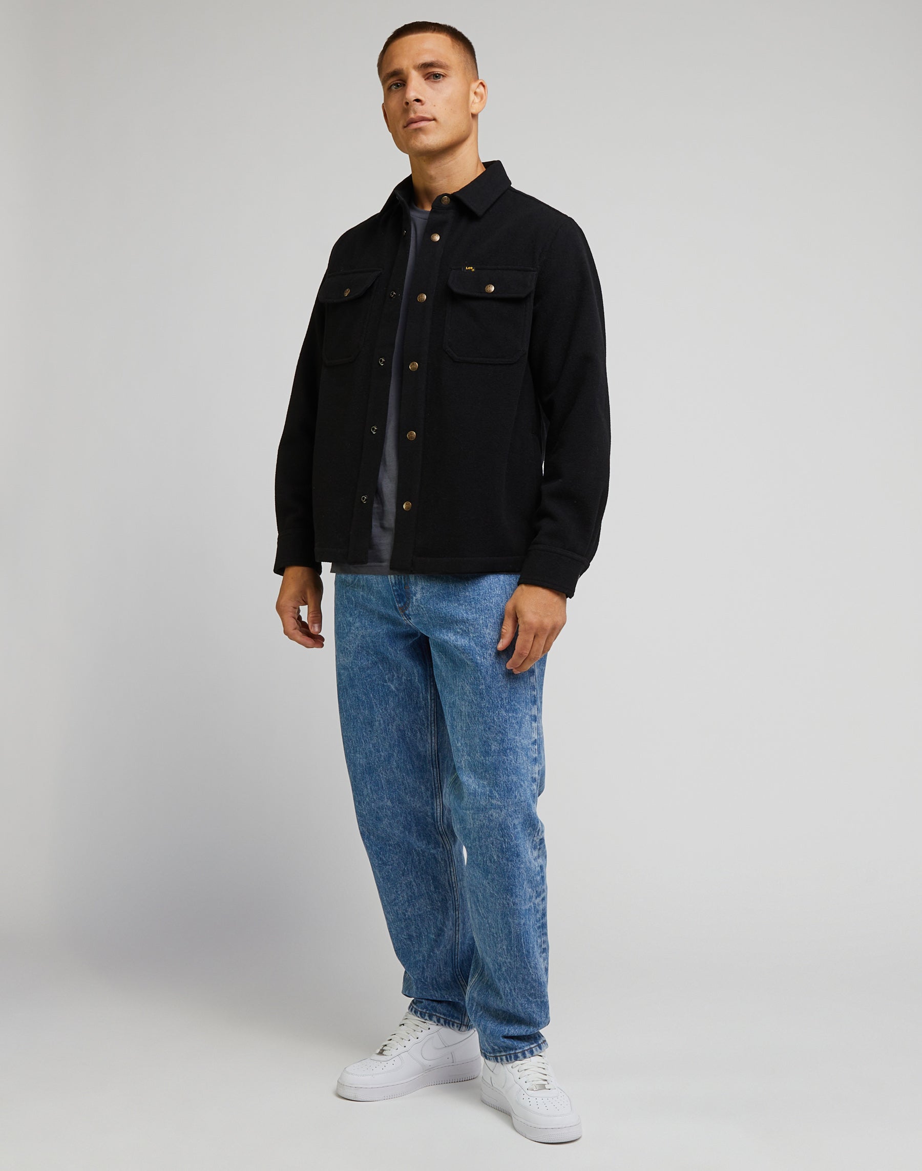Oscar en jeans au centre-ville Lee