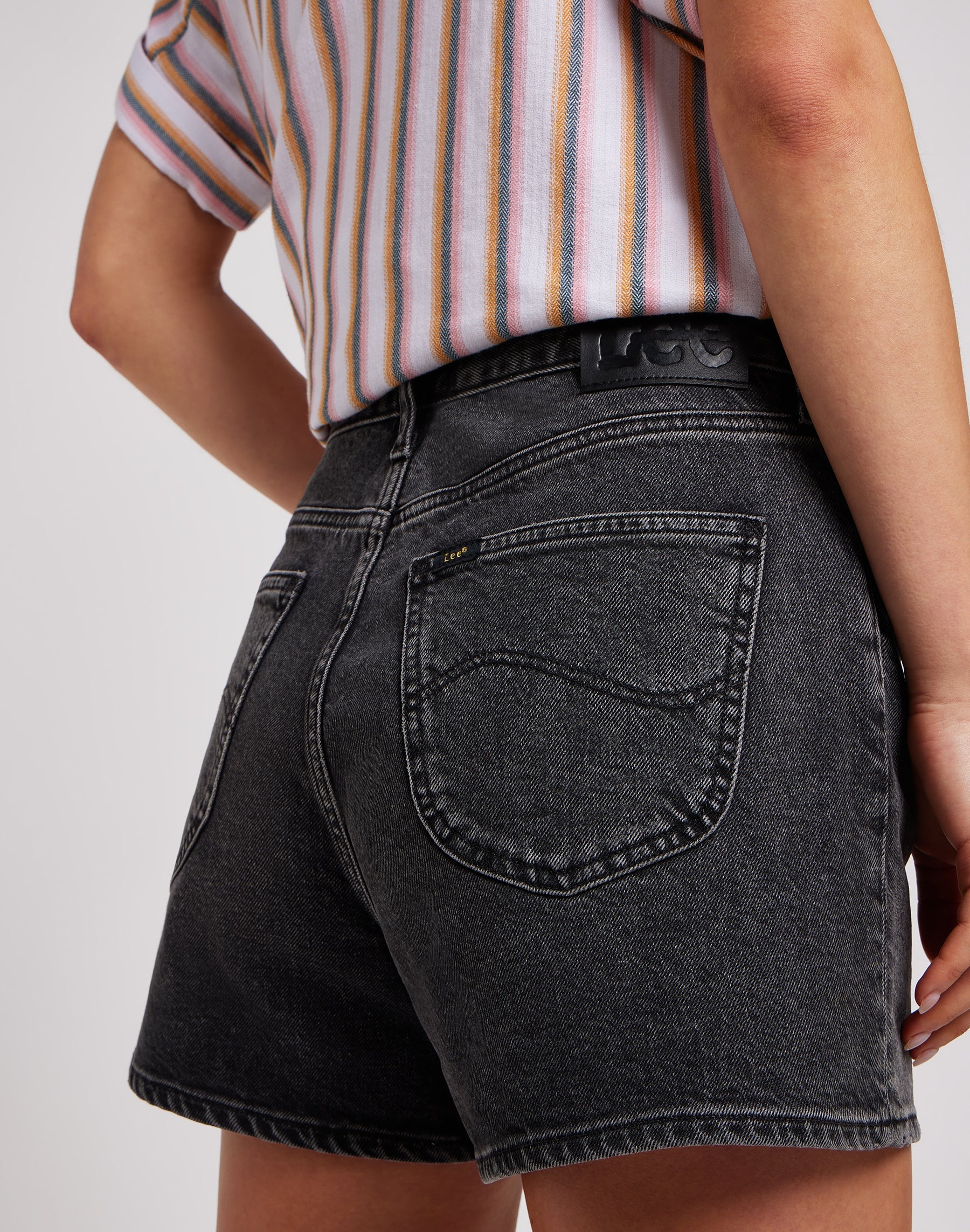 Carol Short en jean noir raffiné Lee