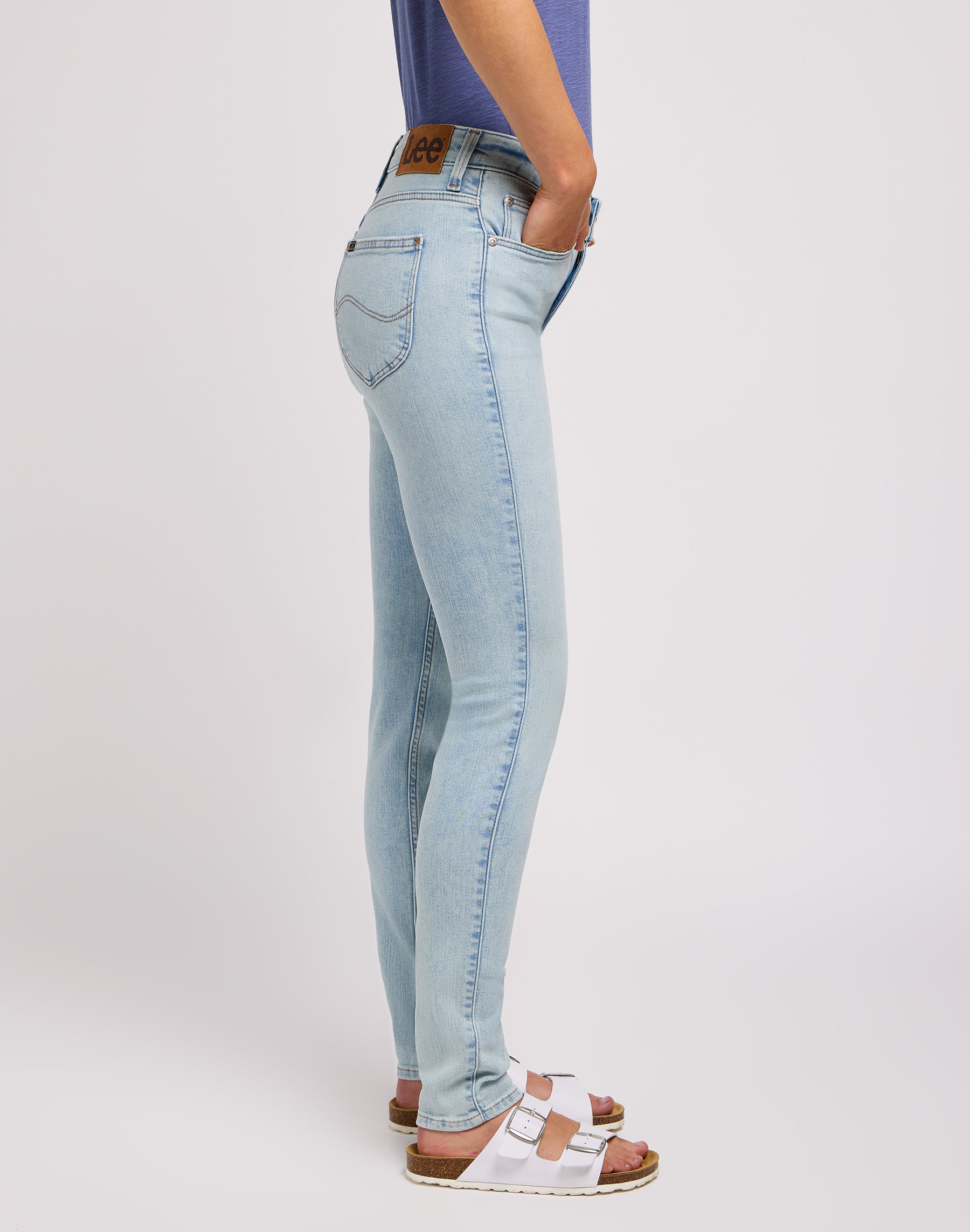 Scarlett Haute en Jeans Dive On In Lee