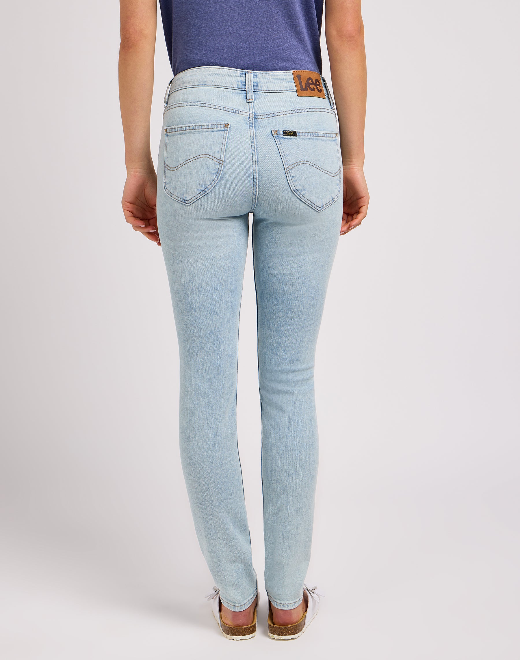 Scarlett Haute en Jeans Dive On In Lee