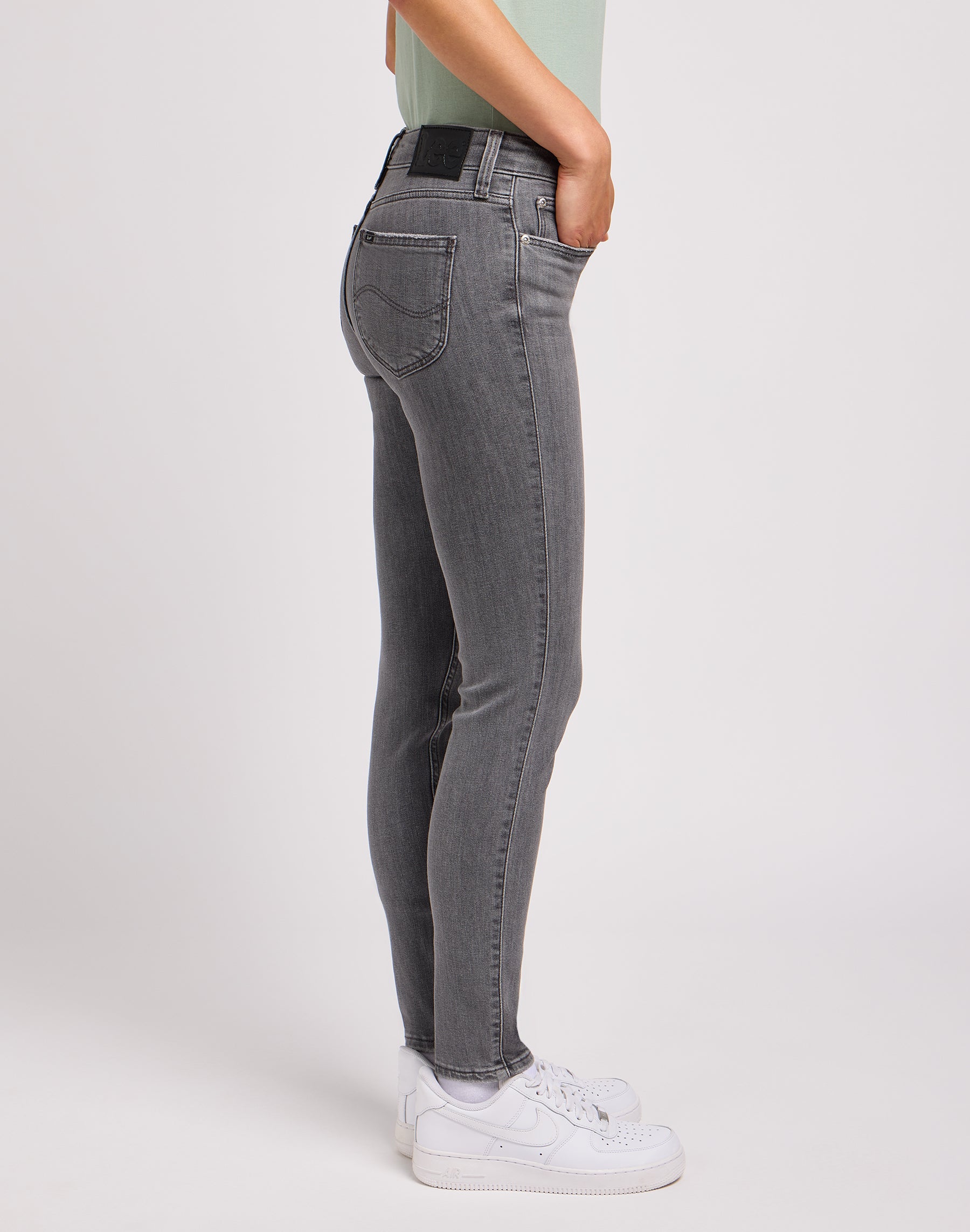 Scarlett en jeans Ash Stone Lee