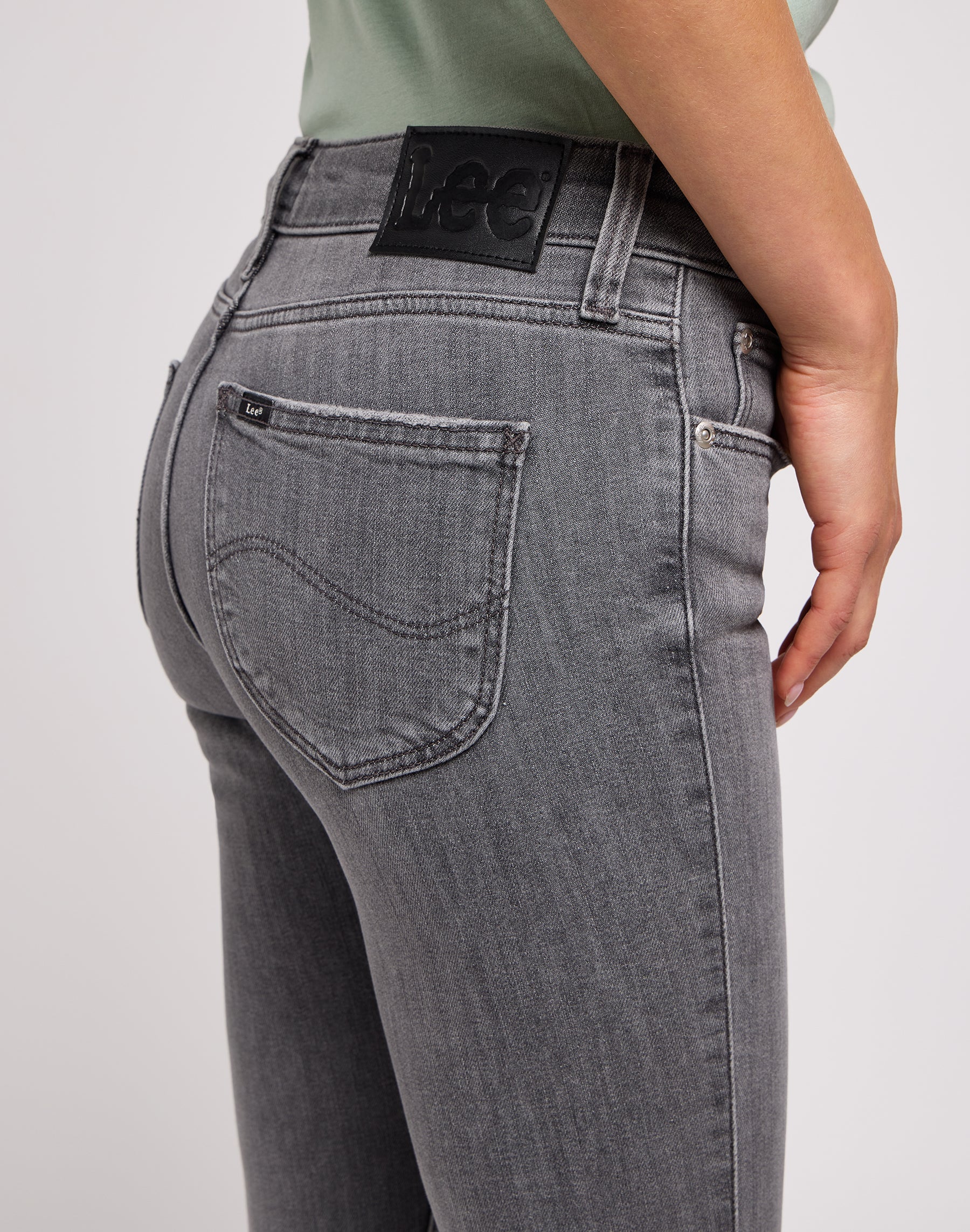 Scarlett en jeans Ash Stone Lee
