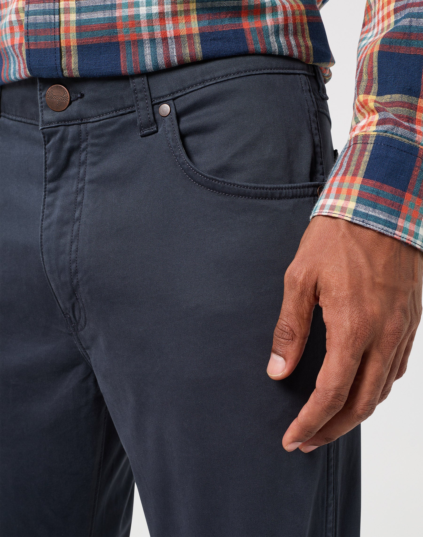Larston in Dark Navy Pantalon Wrangler