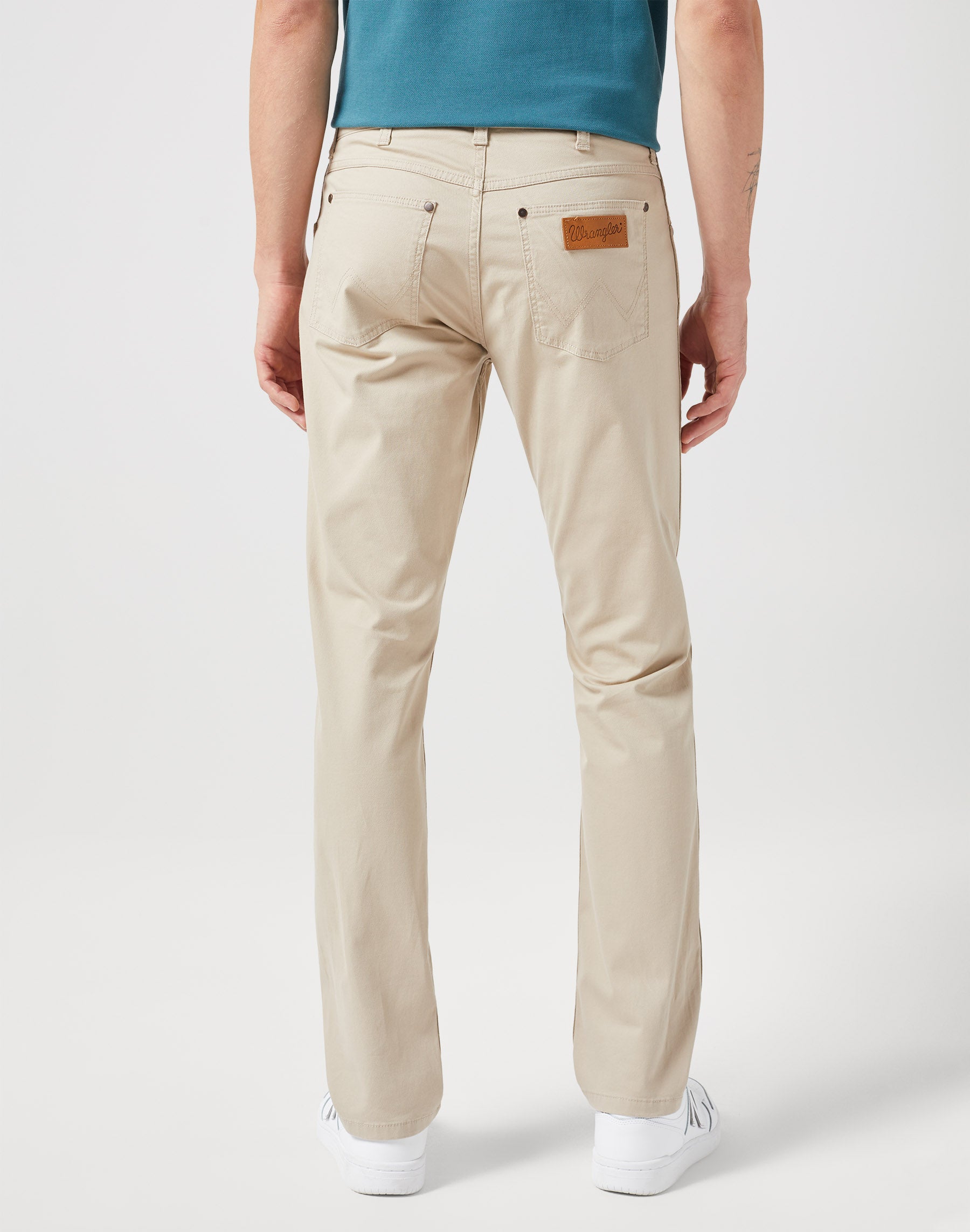 Greensboro Low Stretch in Plaza Taupe Pantalon Wrangler
