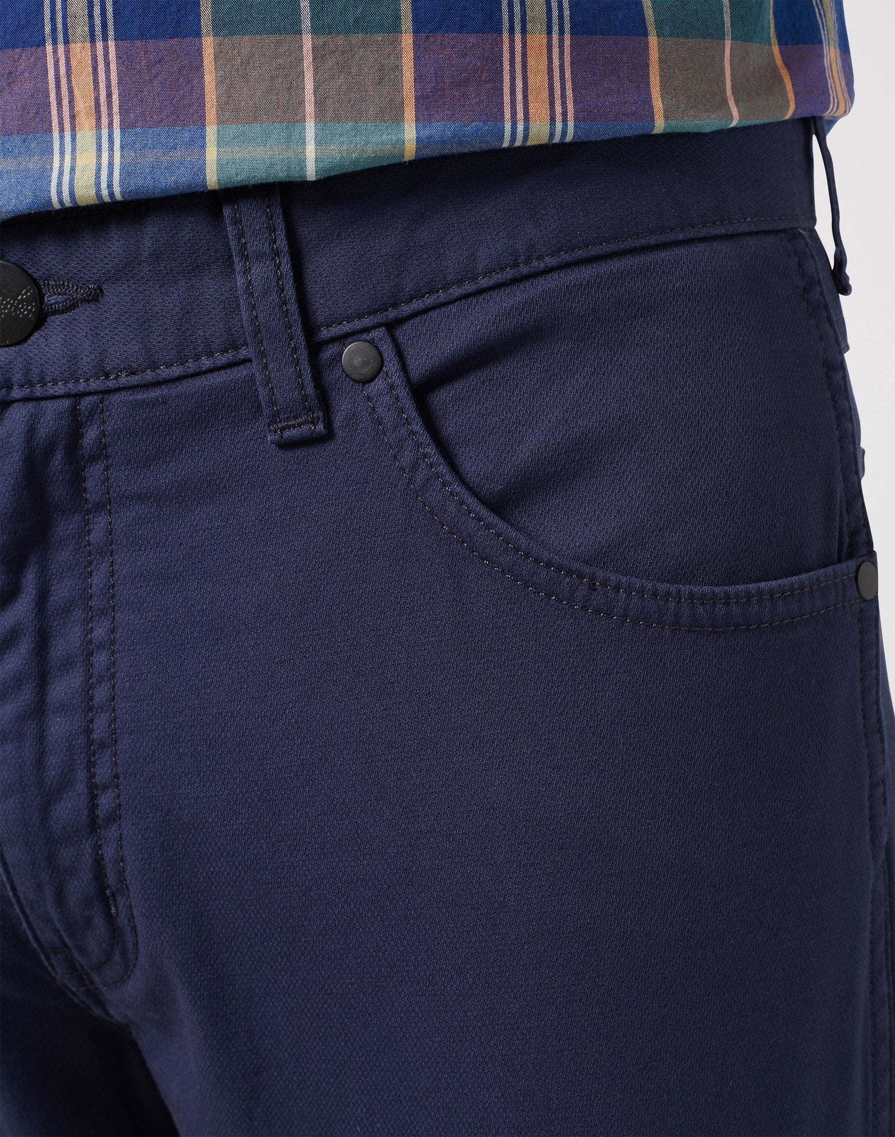 Greensboro Low Stretch in Dark Navy Hosen Wrangler