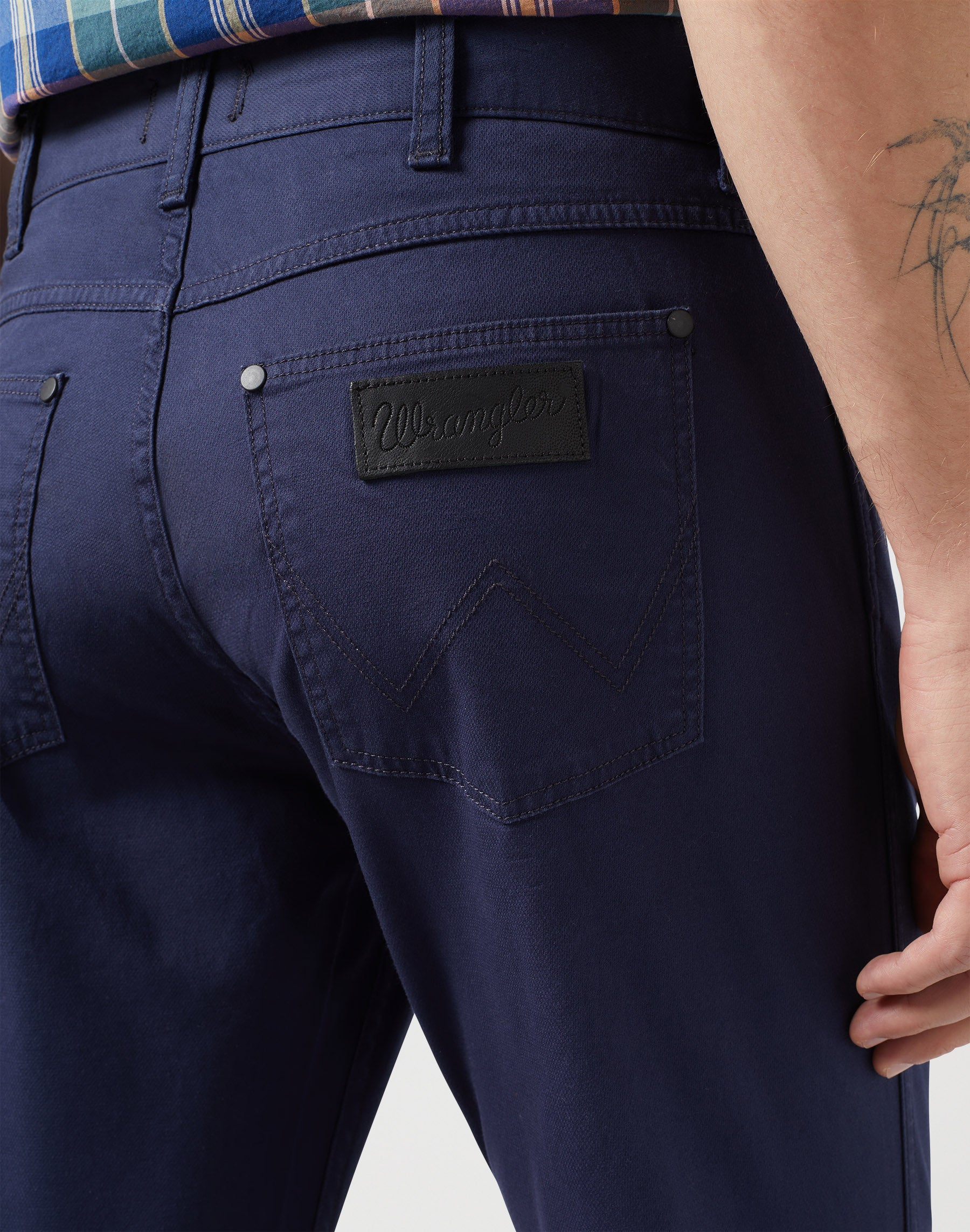 Greensboro Low Stretch in Dark Navy Hosen Wrangler