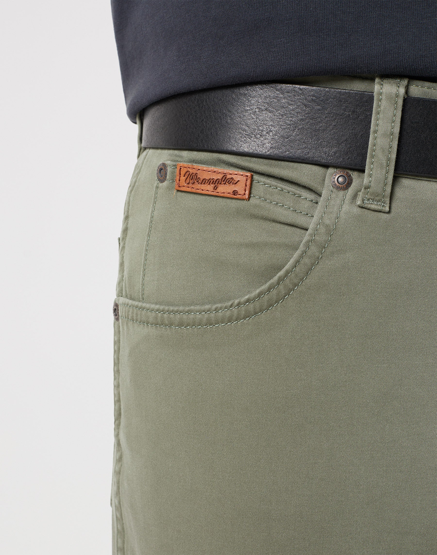 Texas Slim Low Stretch in Dusty Olive Pantalon Wrangler