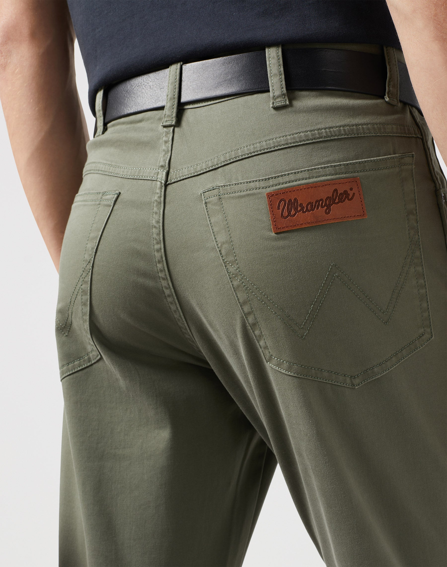 Texas Slim Low Stretch in Dusty Olive Pantalon Wrangler