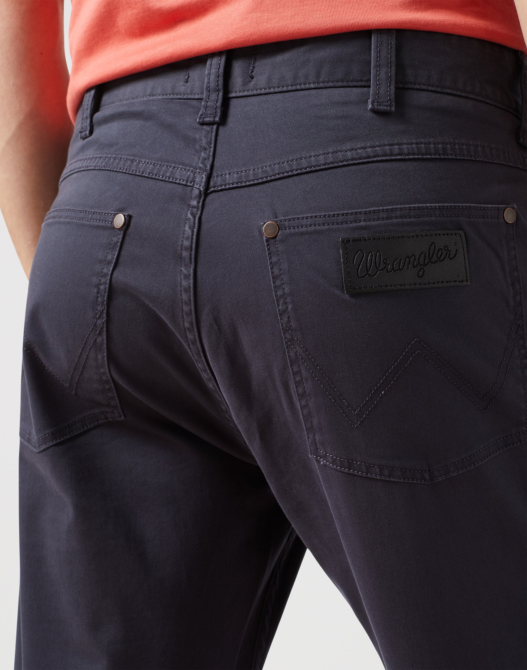 Greensboro in Dark Navy Pantalon Wrangler