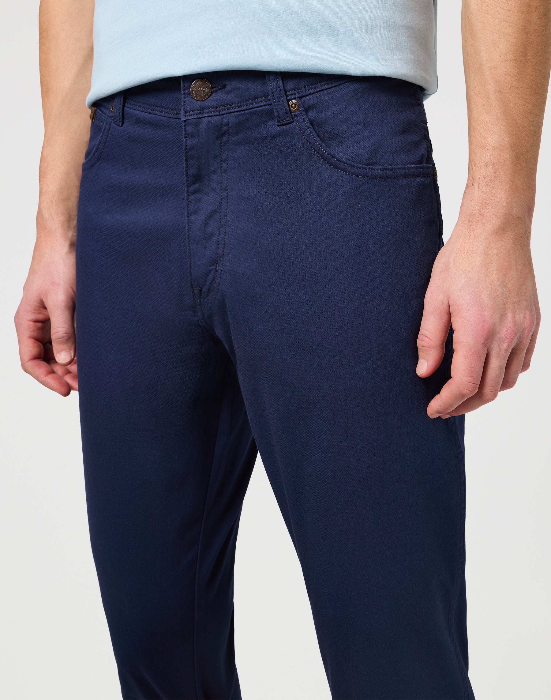 Texas Slim Low Stretch in Dark Navy Pantalon Wrangler