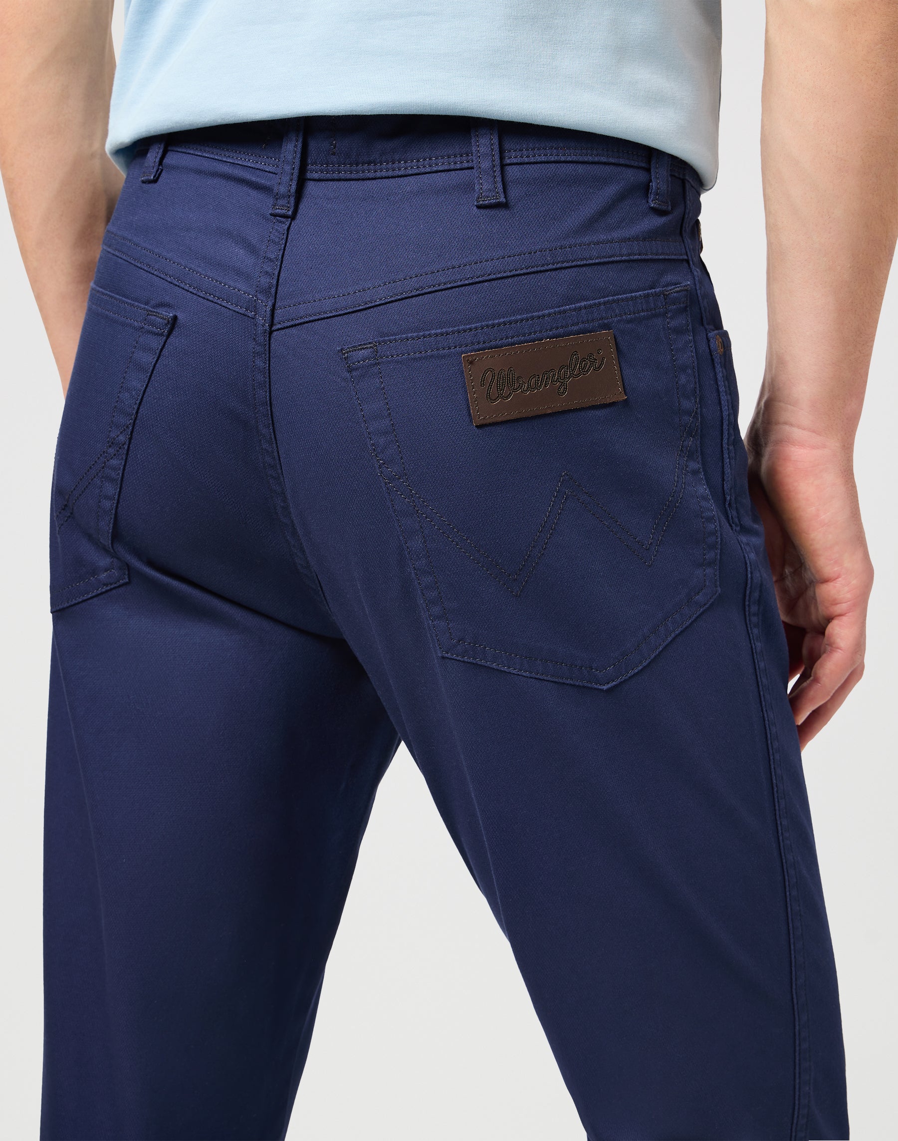 Texas Slim Low Stretch in Dark Navy Pantalon Wrangler