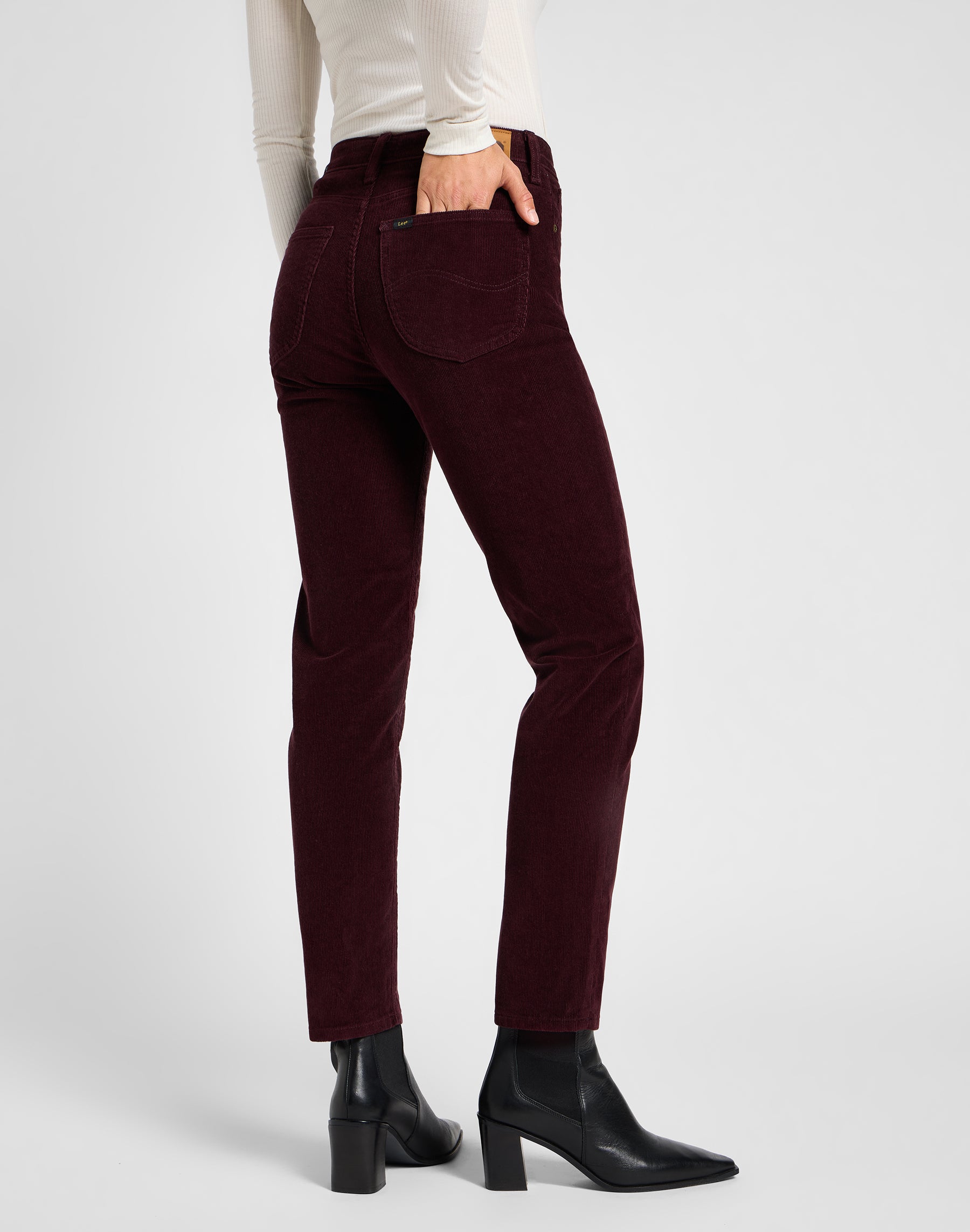 Carol en pantalon Velvet Beet Lee