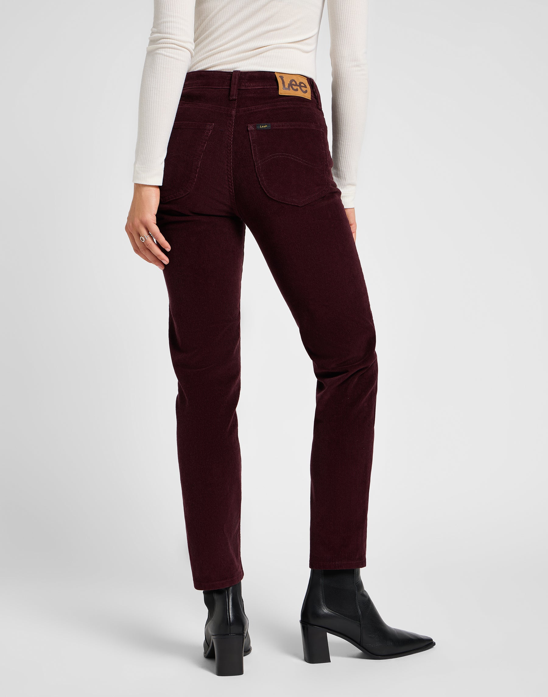 Carol en pantalon Velvet Beet Lee