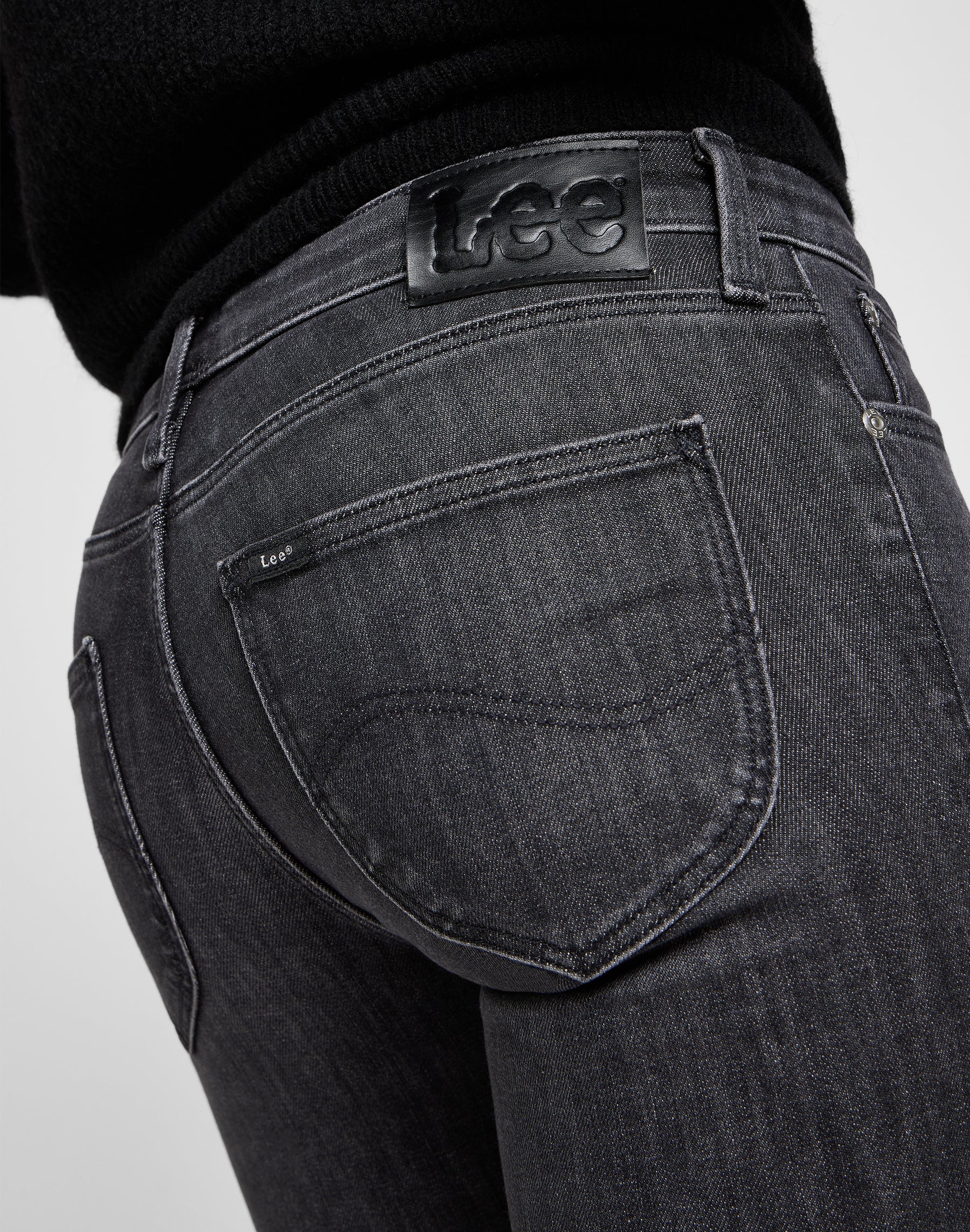 Scarlett en jeans Last Strike Lee