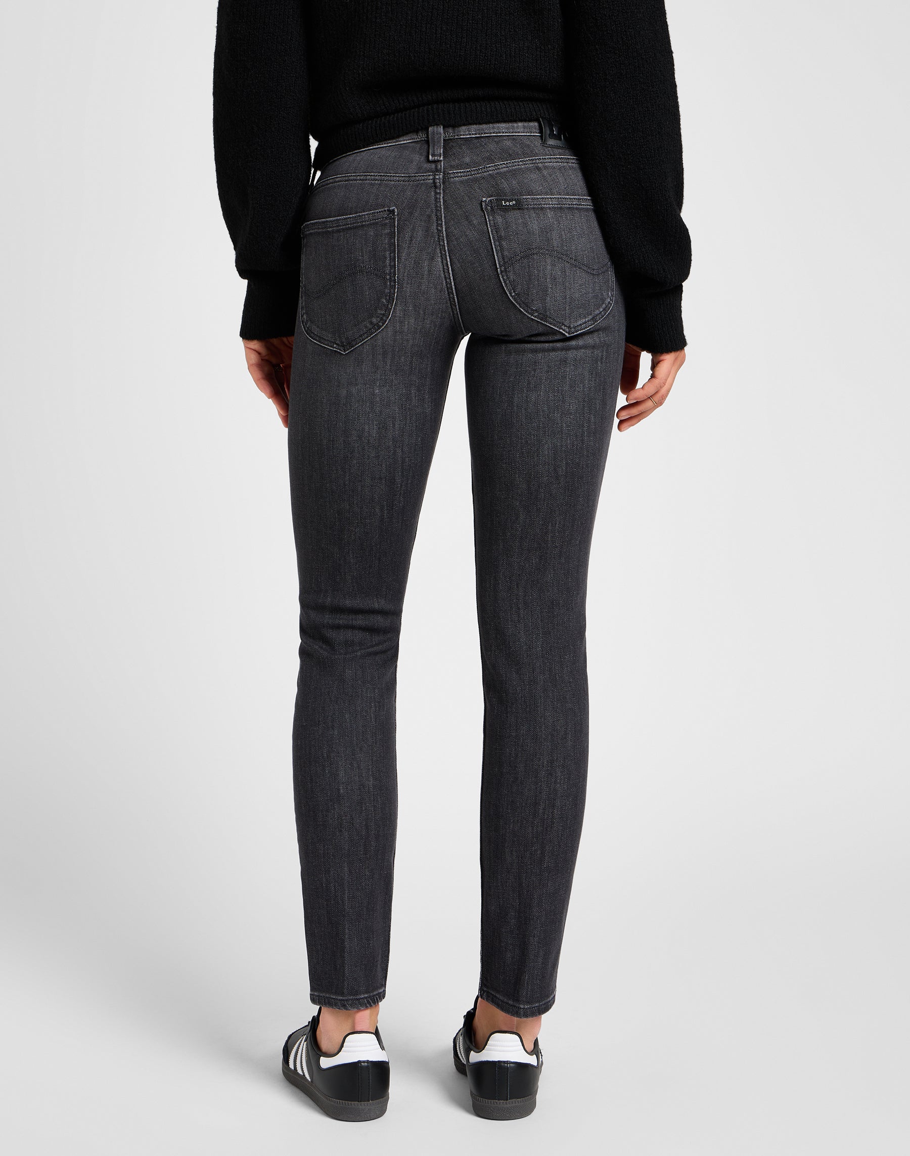 Scarlett en jeans Last Strike Lee