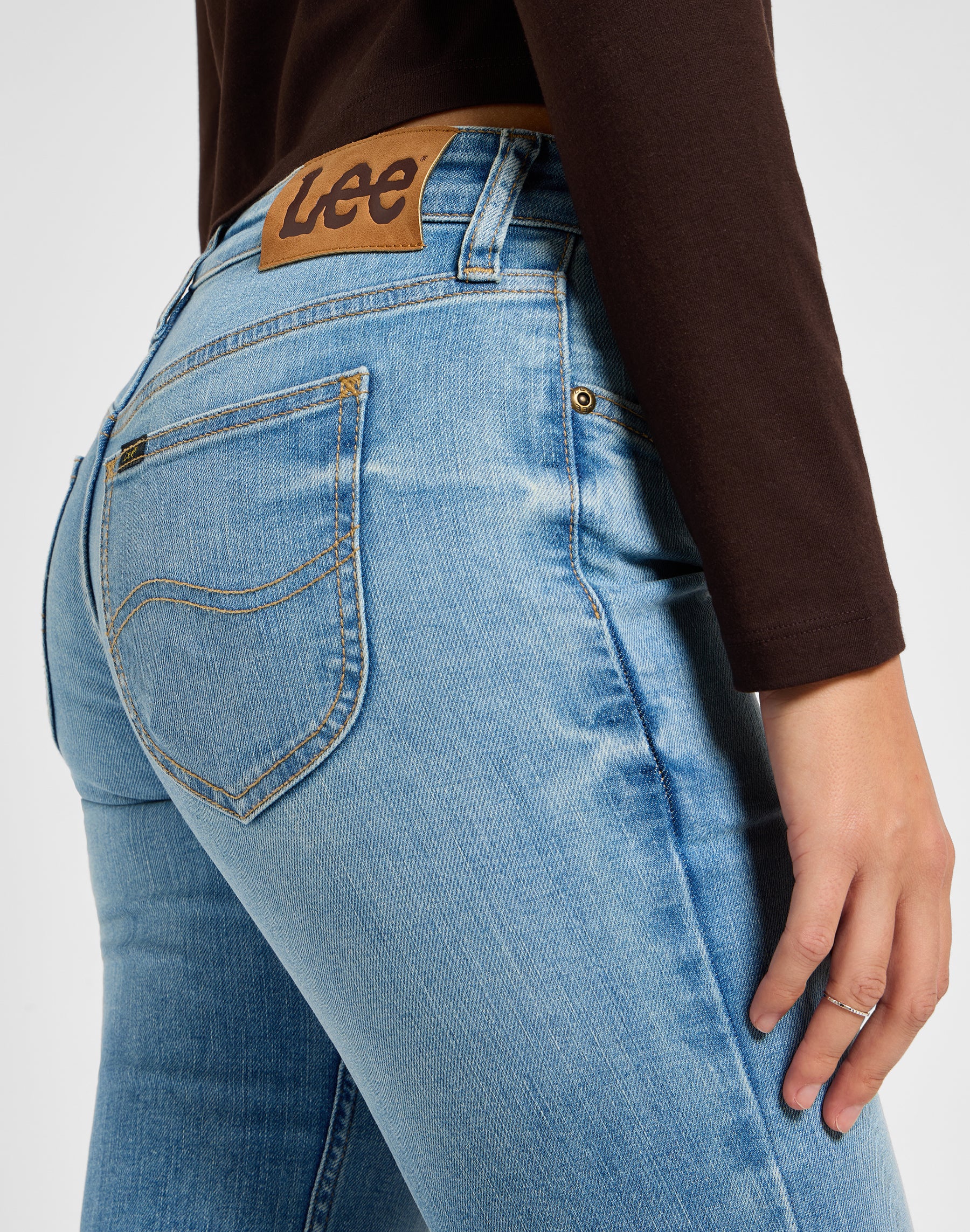 Jessica en jeans Rising Sign Lee