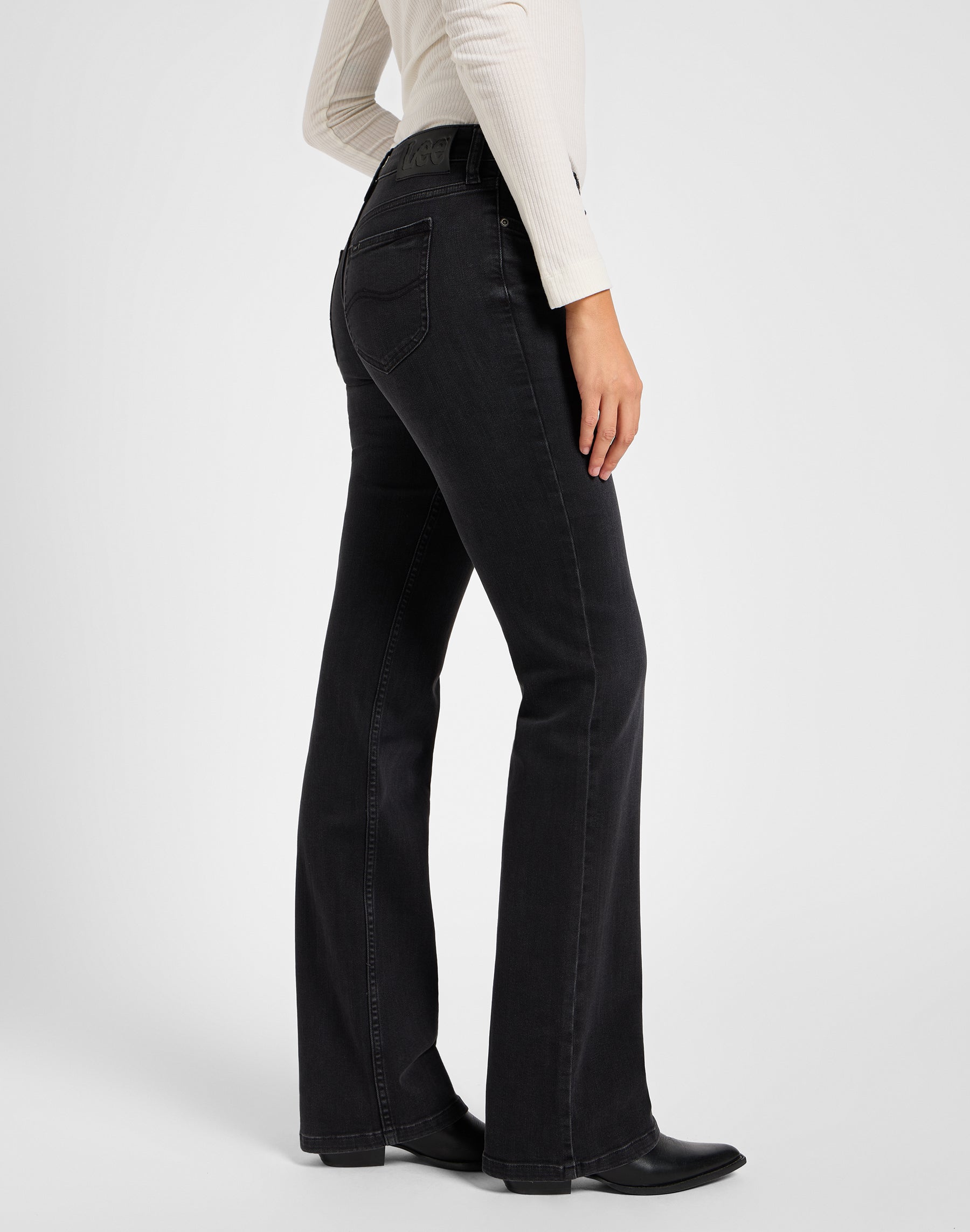 Jessica en jeans True To Black Lee