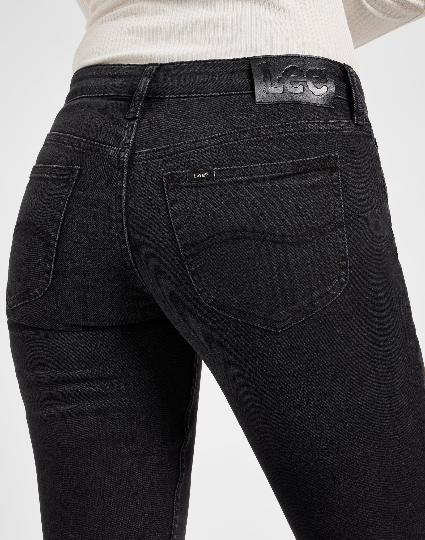 Jessica en jeans True To Black Lee