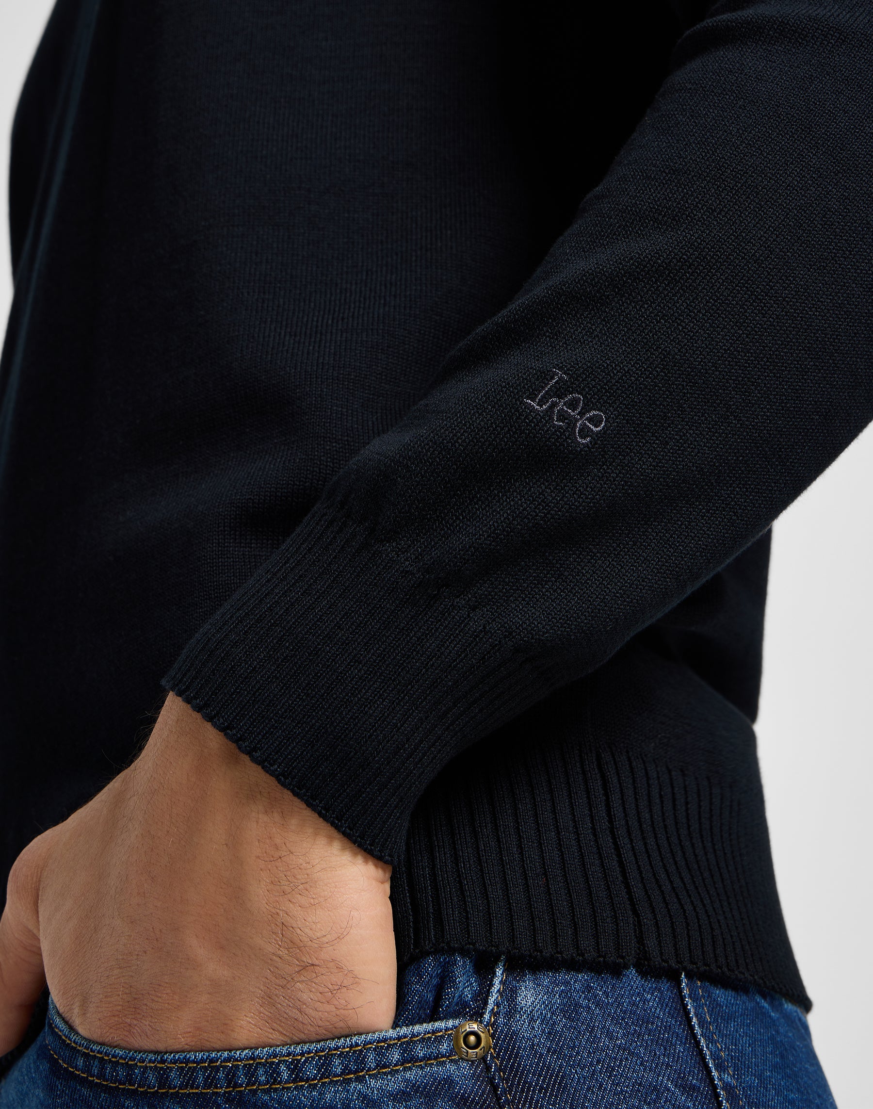 Clean Raglan Sweater in Black Sweatshirts Lee