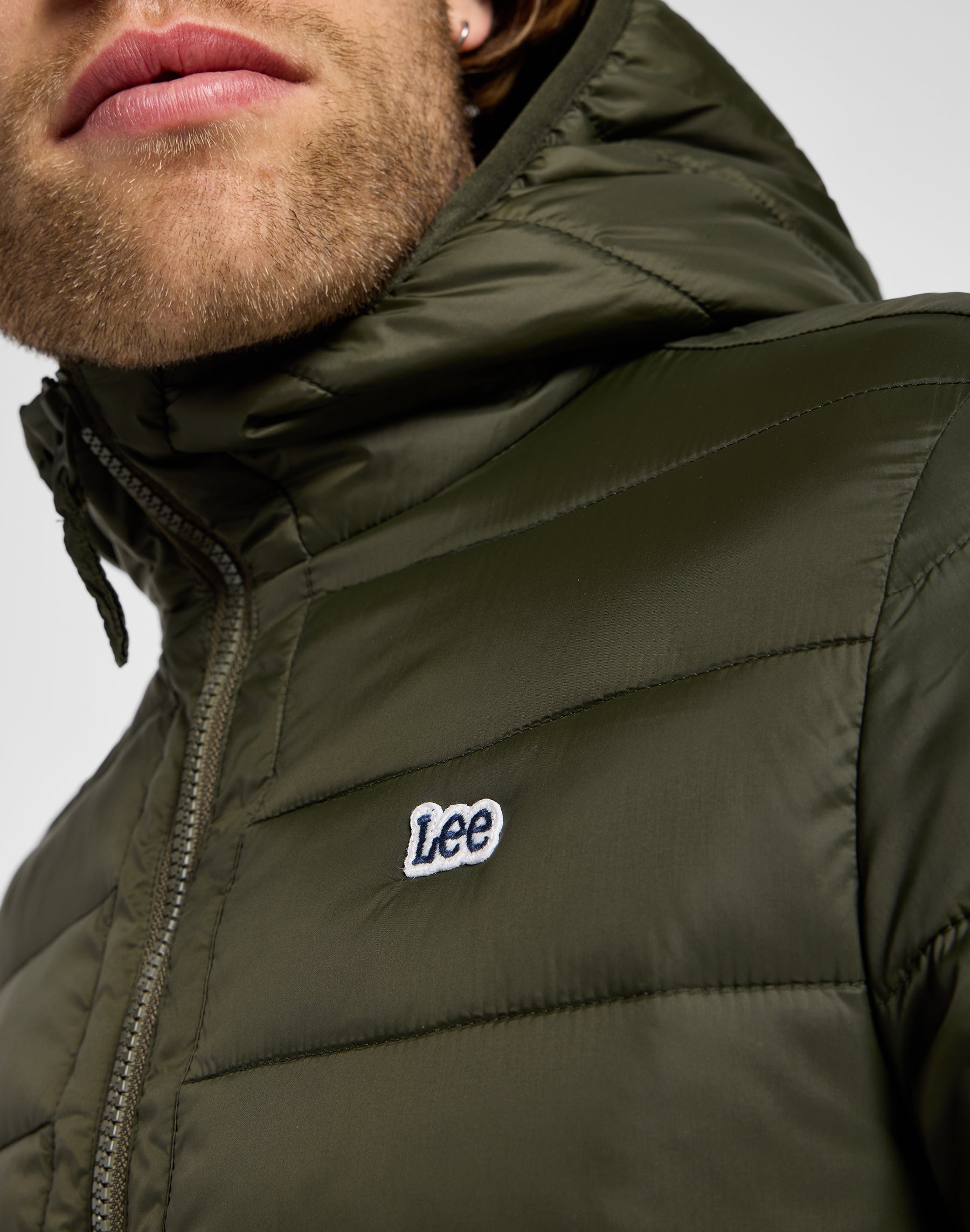 Light Puffer Jacket in Olive Night Vestes Lee
