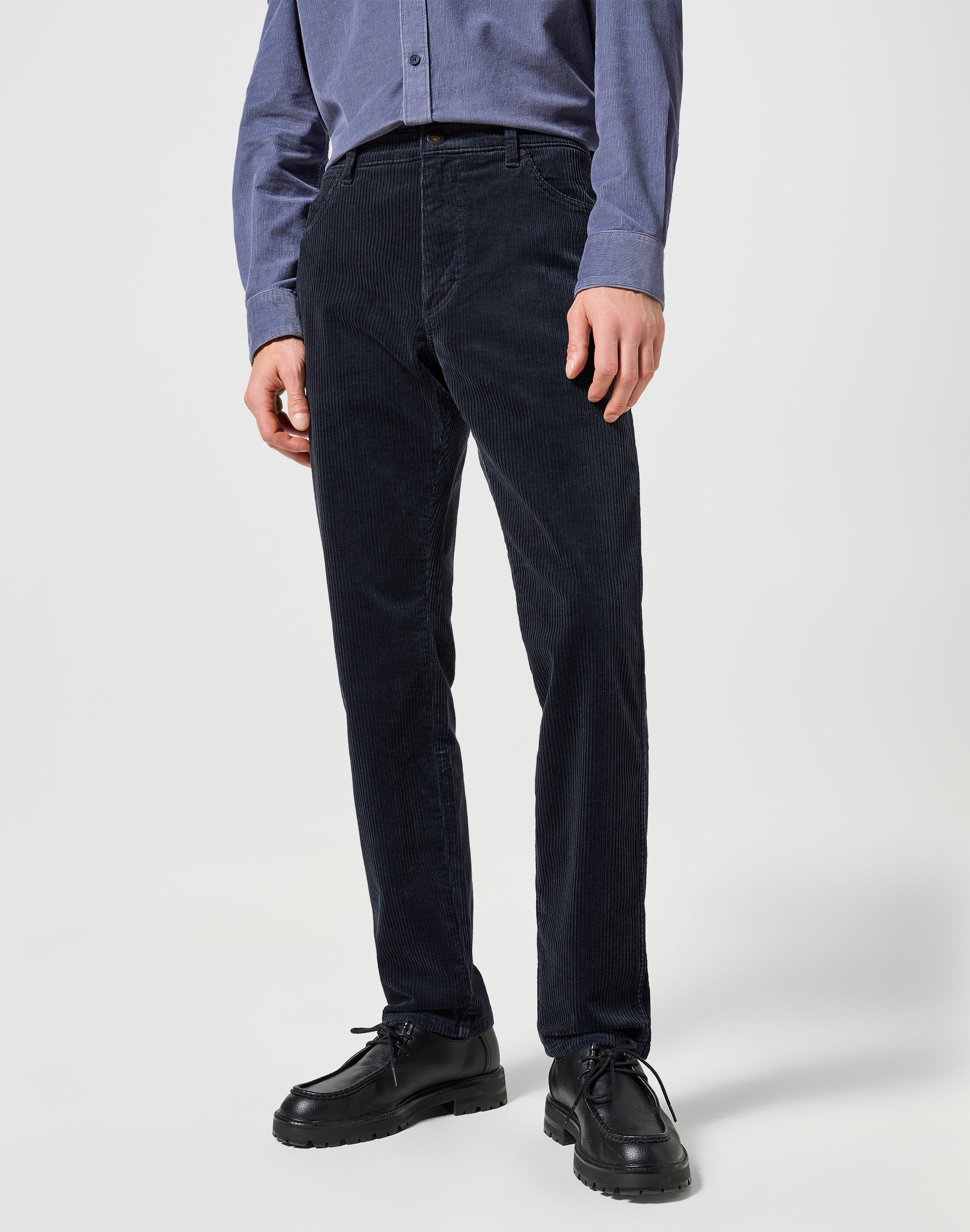 River in Dark Navy Pantalon Wrangler