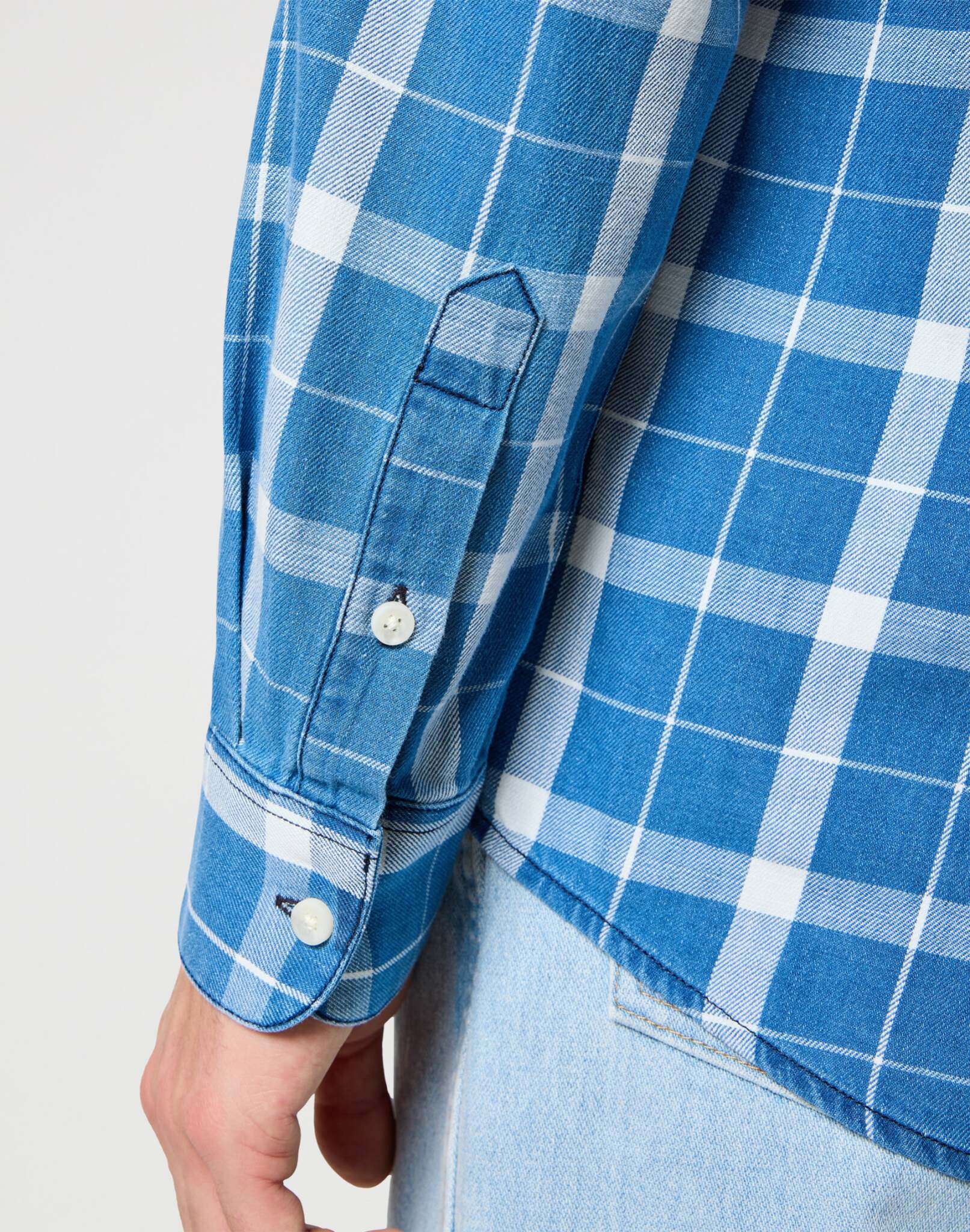 One Pocket Shirt in Blue Indigo Chemises Wrangler