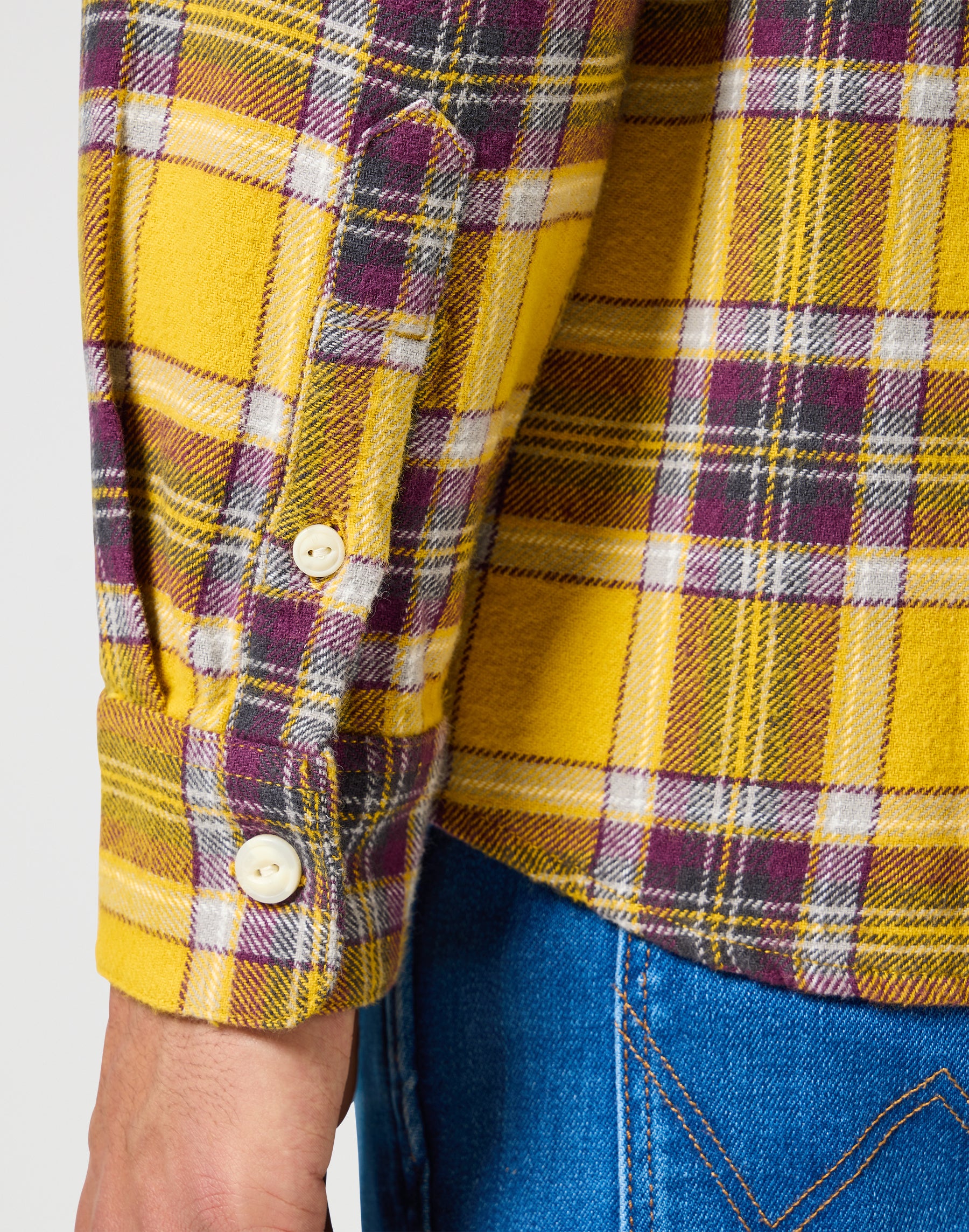 Two Pocket Shirt in Yellow Chemises Wrangler