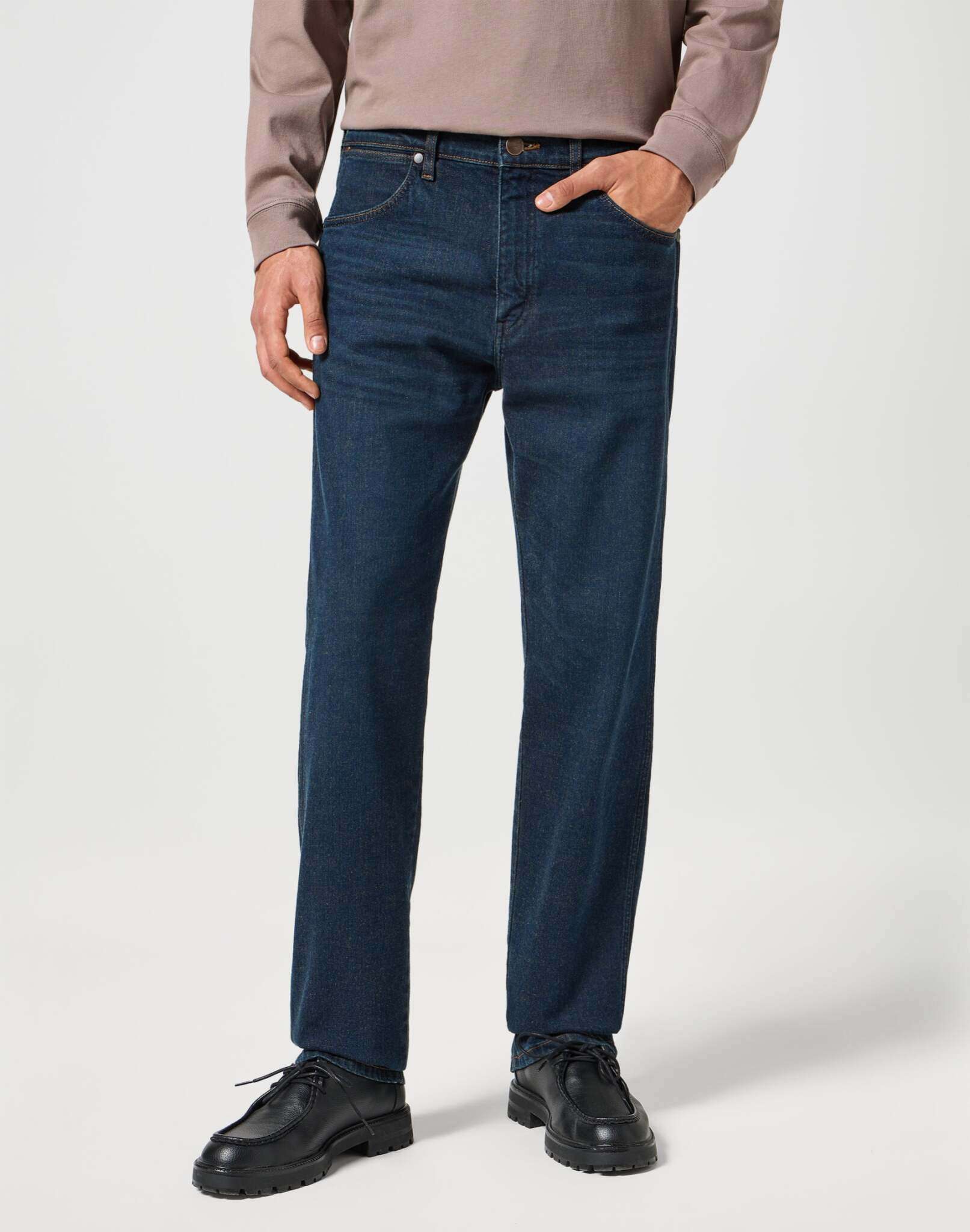 Frontier in Coal Dust Jeans Wrangler