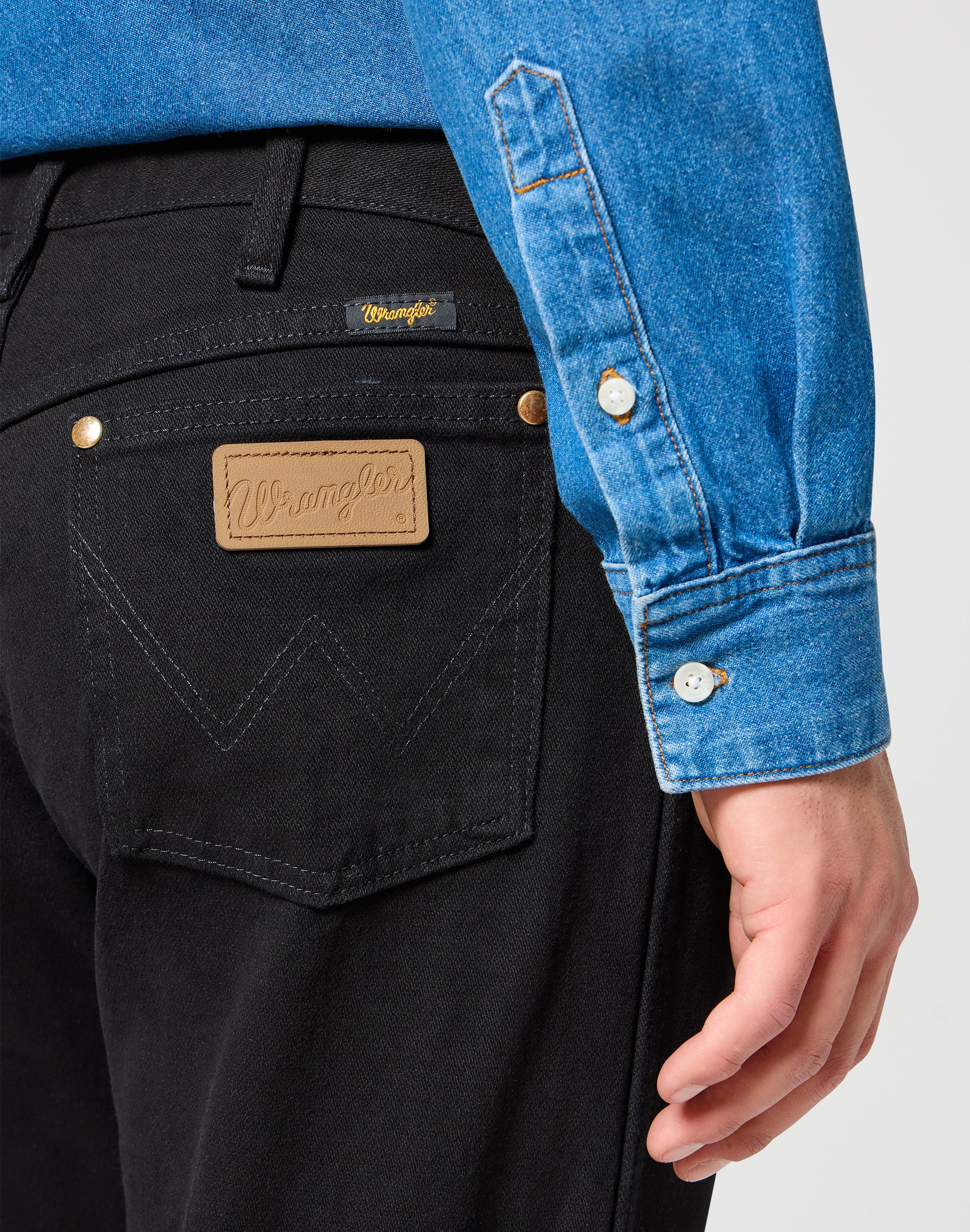 13MWZ en Shadow Black Jeans Wrangler